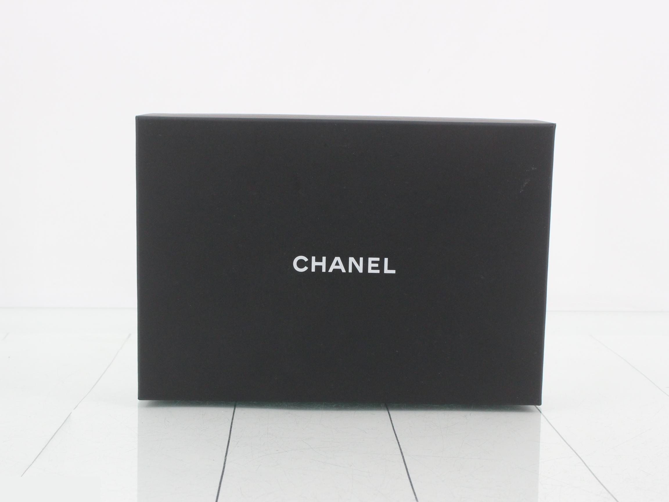 AP0250 Matelassé Chain Wallet, Caviar Leather, Black x Gold — view 5