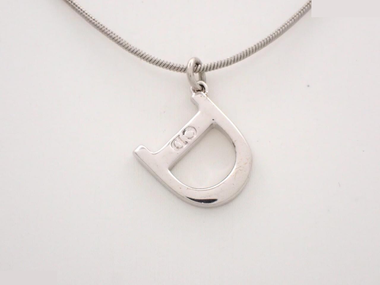 Other lines: Precious metal necklaces and pendants, chain approximately 50cm.
