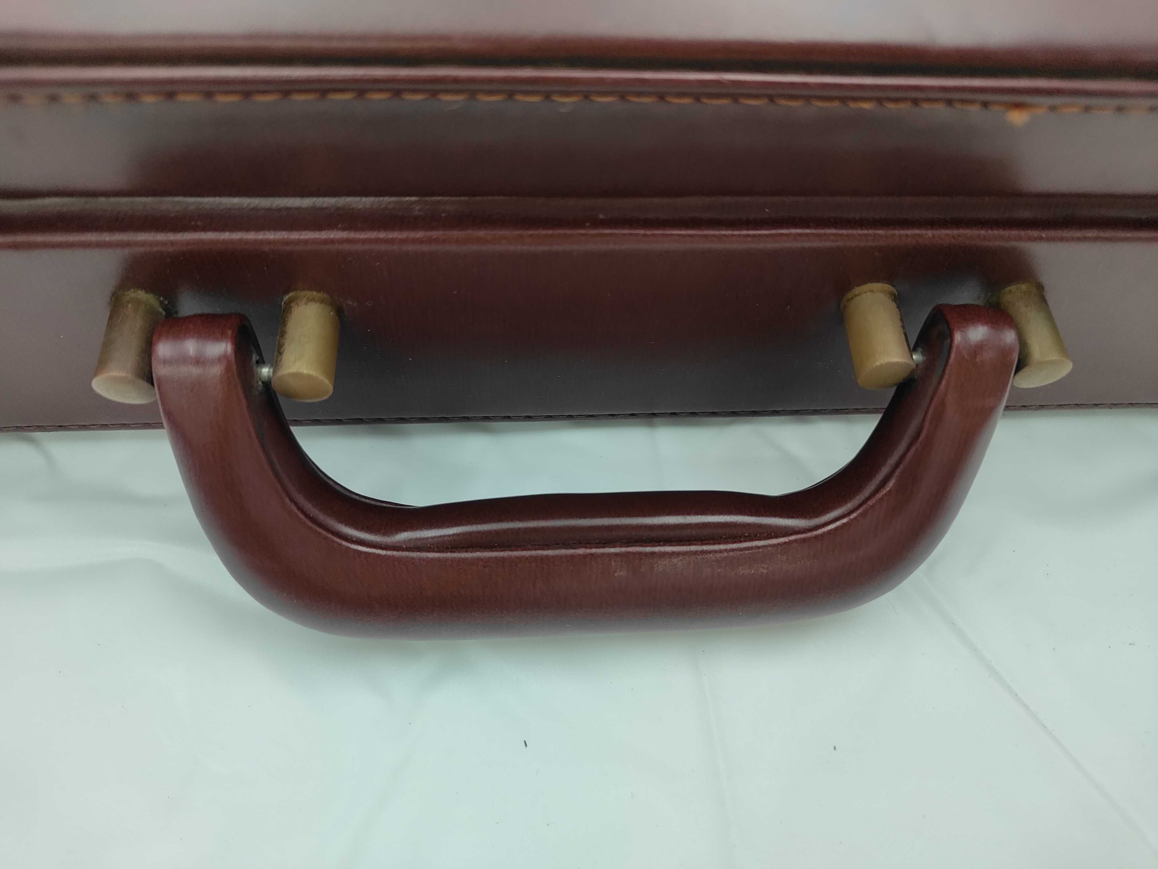 leather must line attaché case, unlock code 000, bag. — view 3