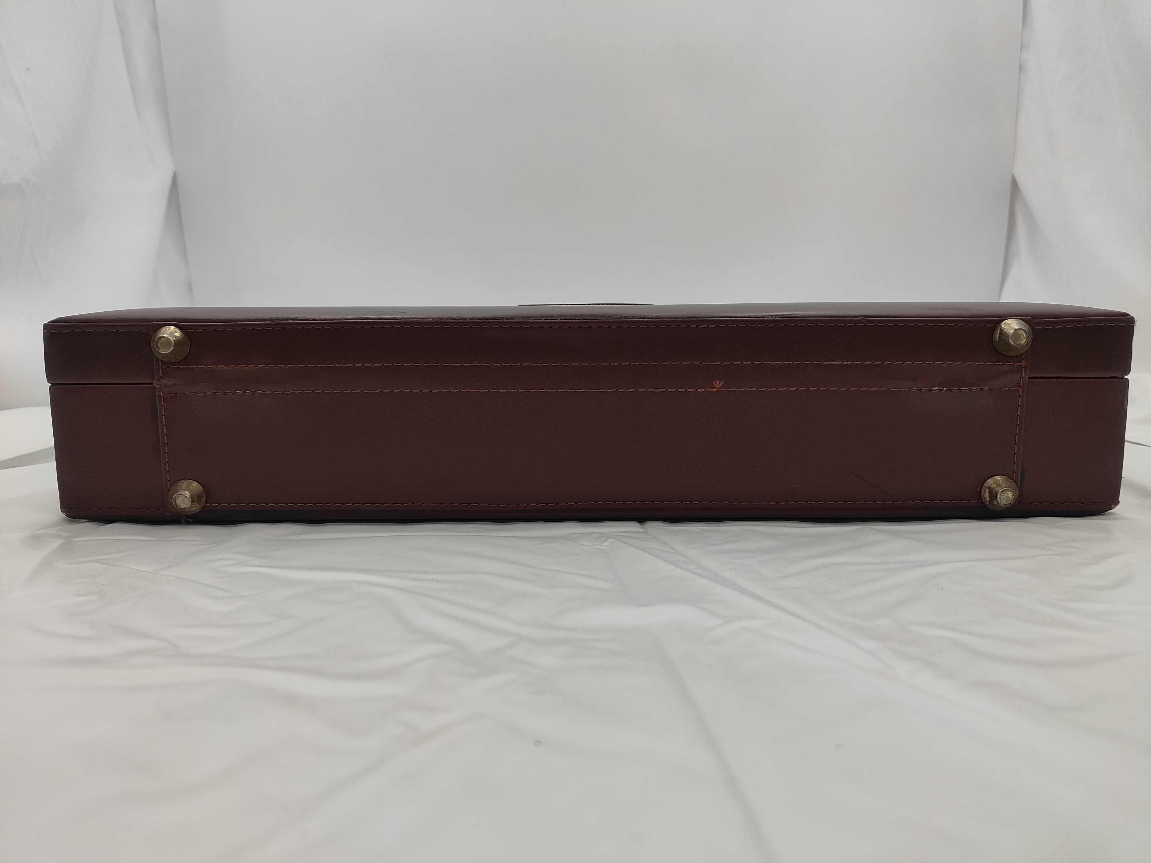leather must line attaché case, unlock code 000, bag. — view 8