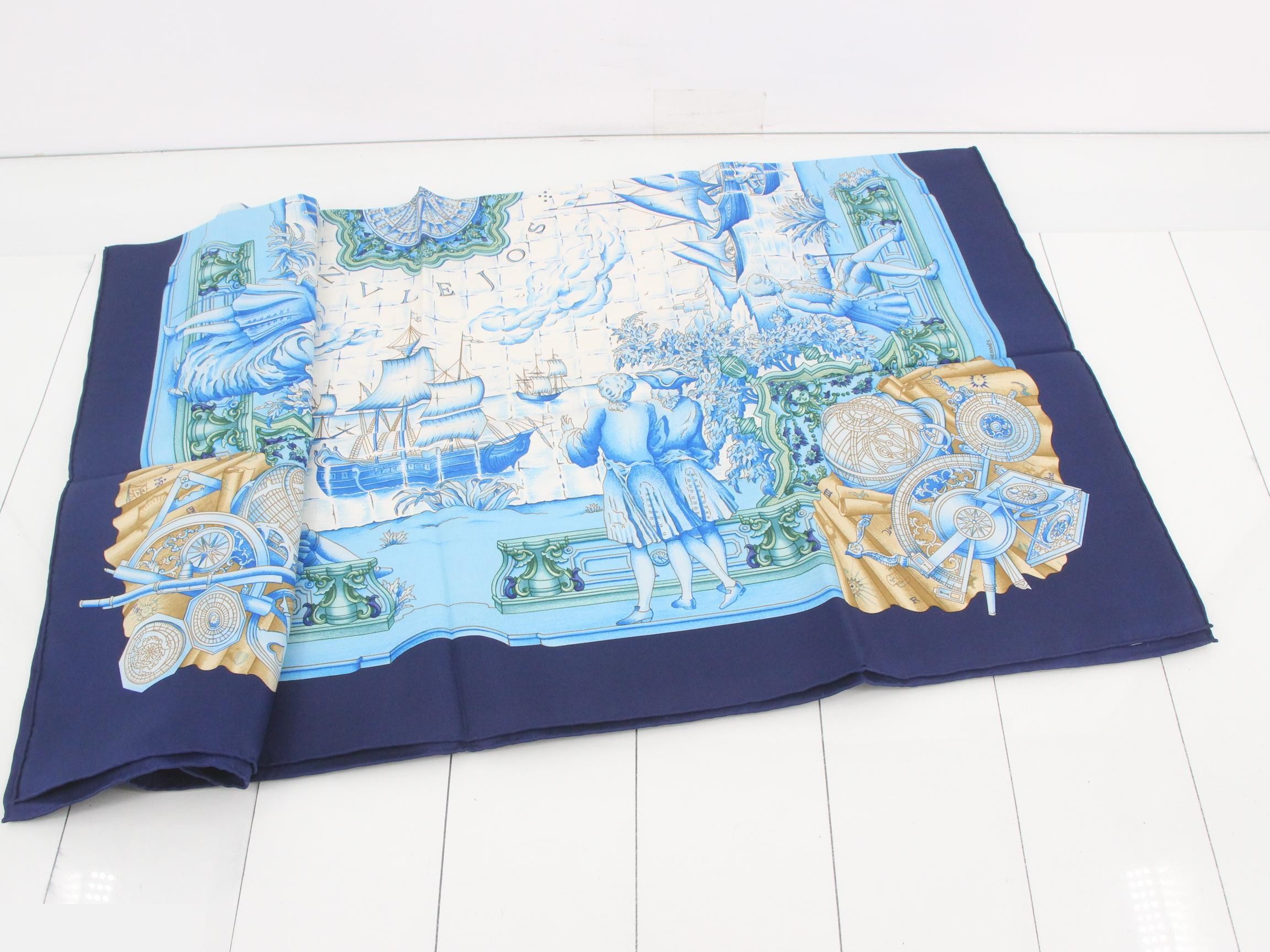 Scarf with tag — view 3