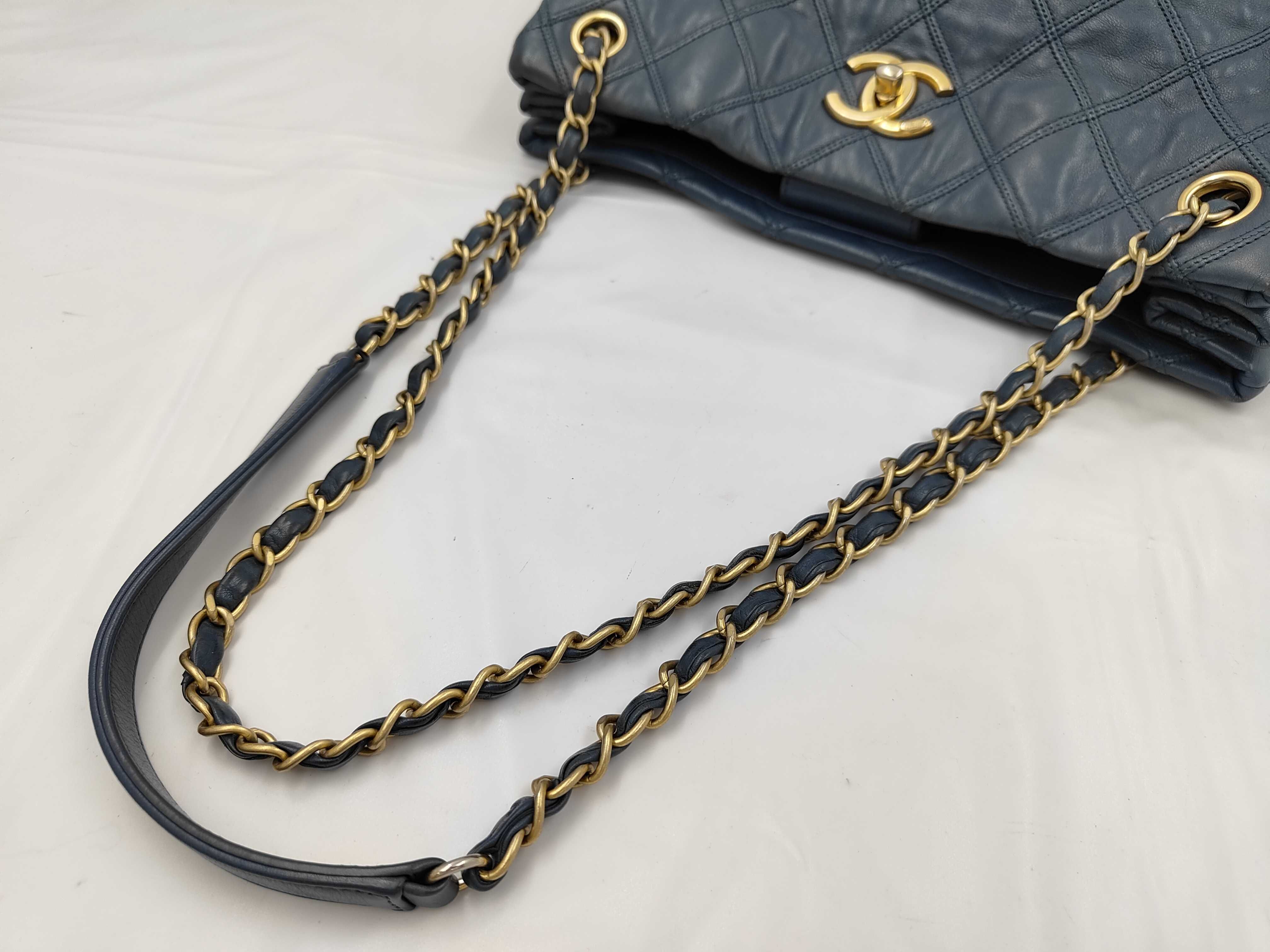 Matelassé Chain Shoulder Bag, Lambskin, Blue, 17069479 Shoulder Bag — view 3