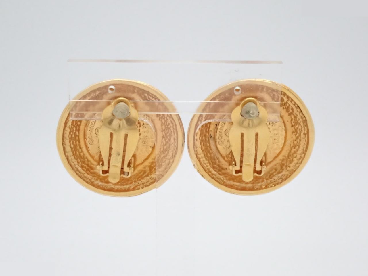 Pearl and gold earrings — view 2