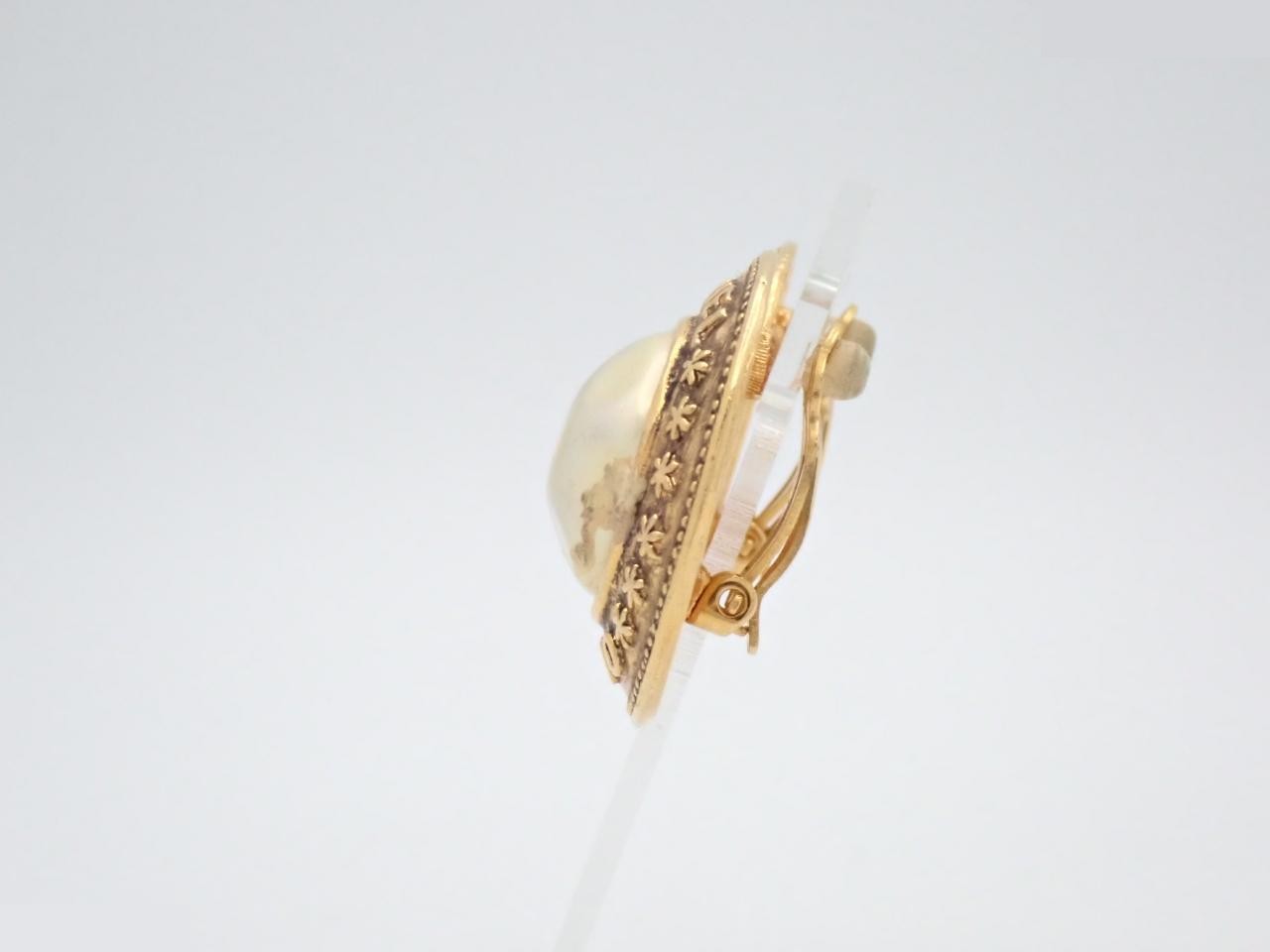 Pearl and gold earrings — view 3