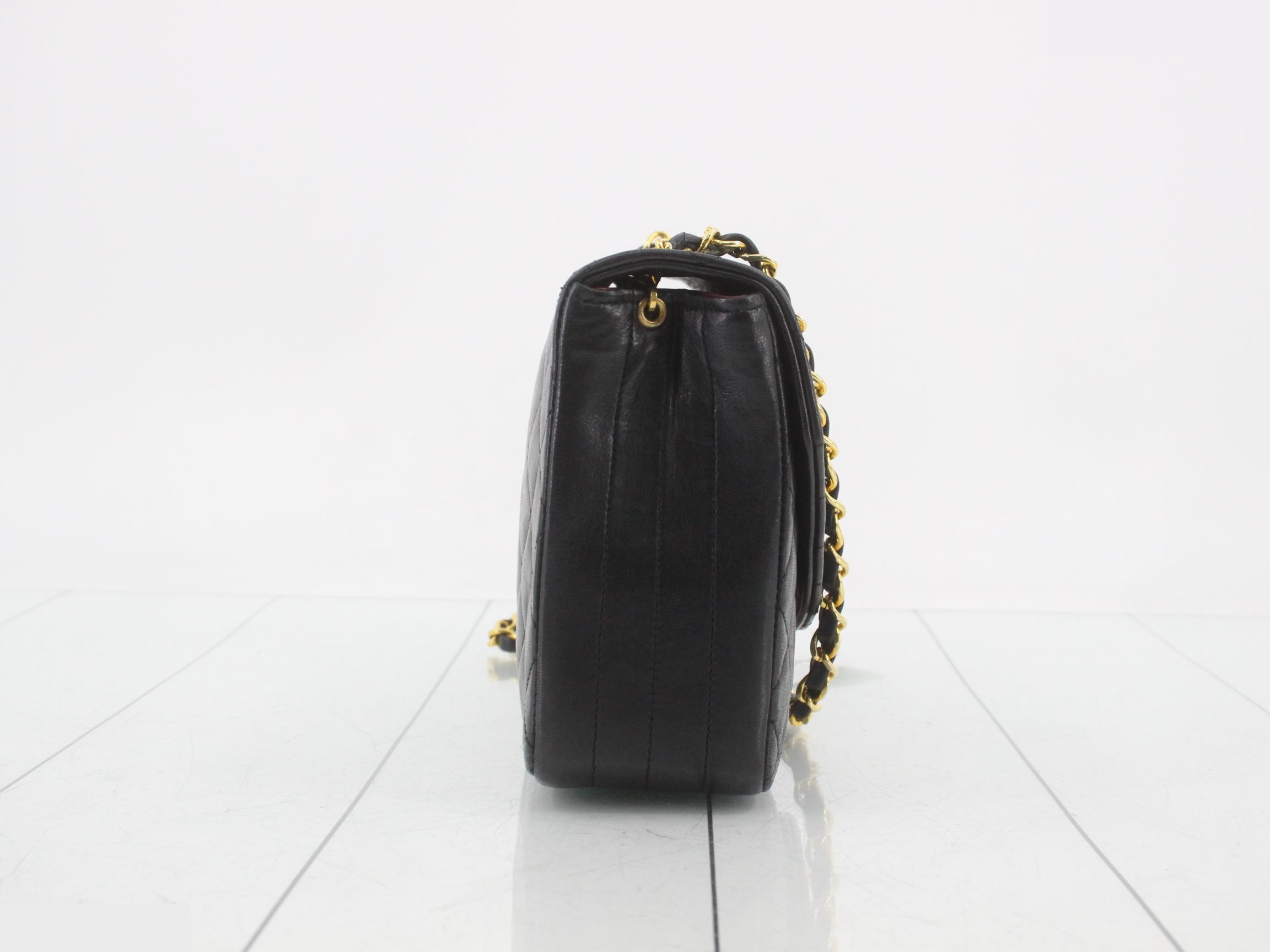 Matelassé (Bag) - Half Moon Shoulder Bag — view 4