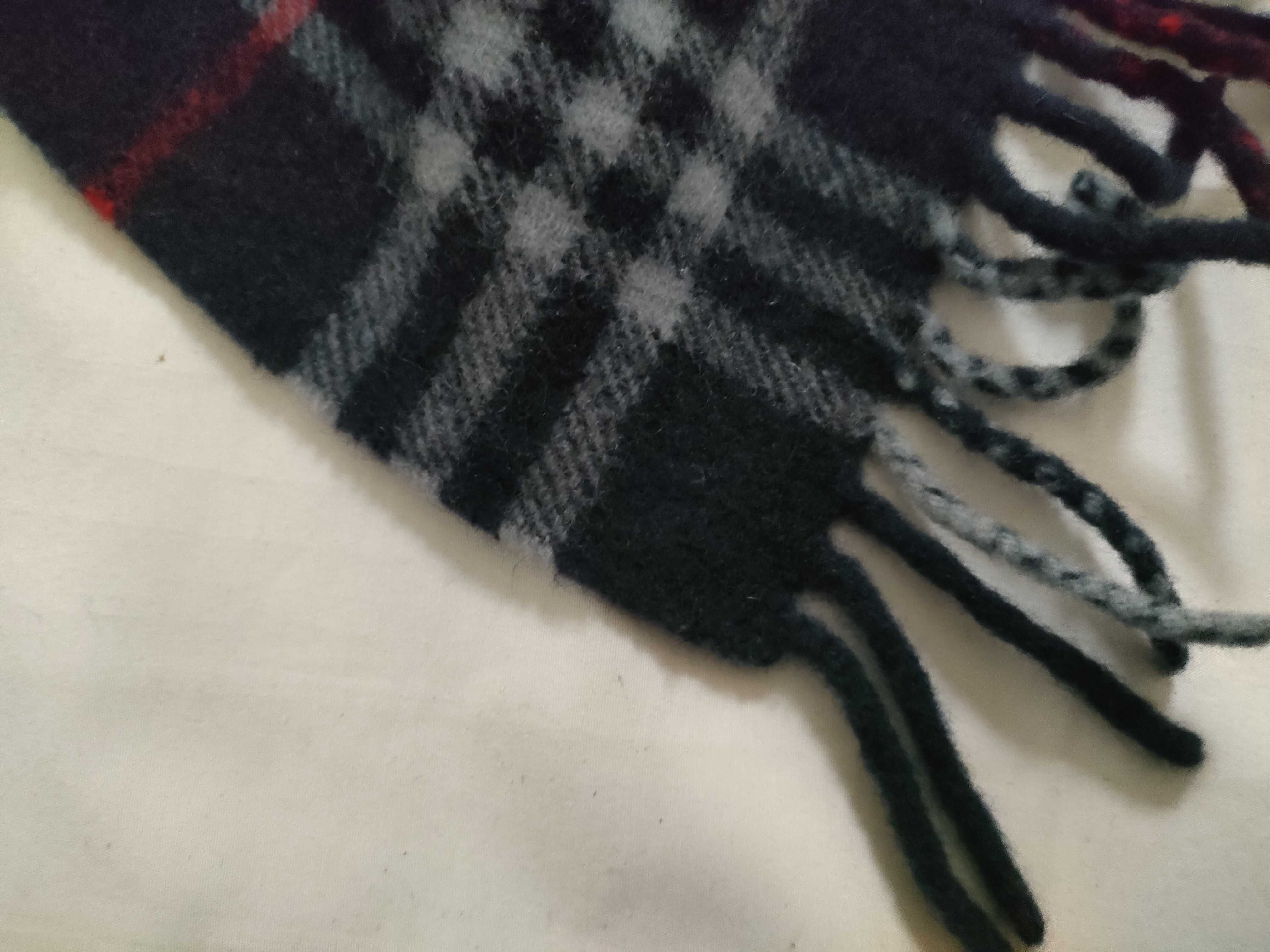 100% Cashmere Scarf, Nova Check Pattern, and other accessories. — view 3