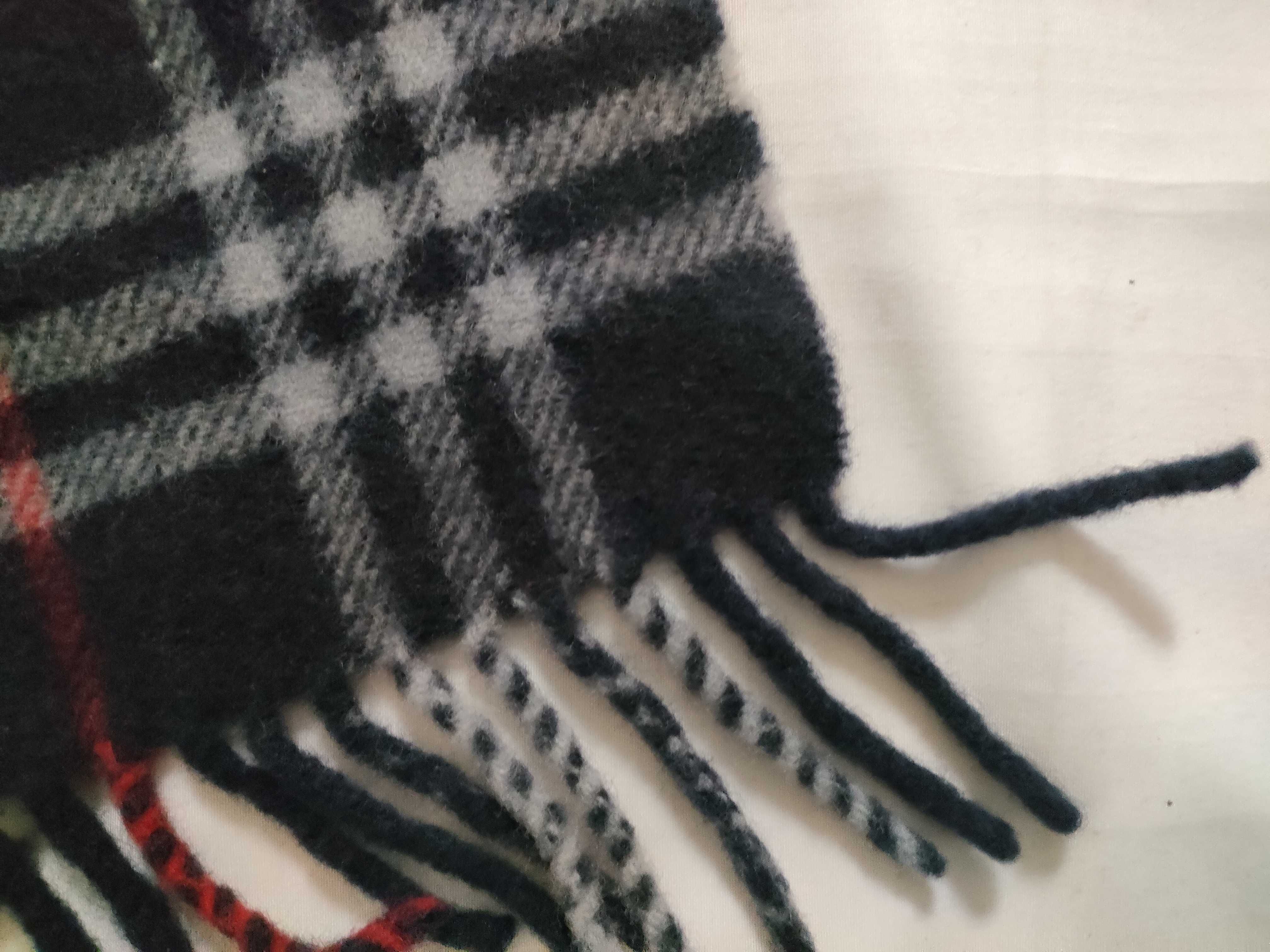 100% Cashmere Scarf, Nova Check Pattern, and other accessories. — view 4