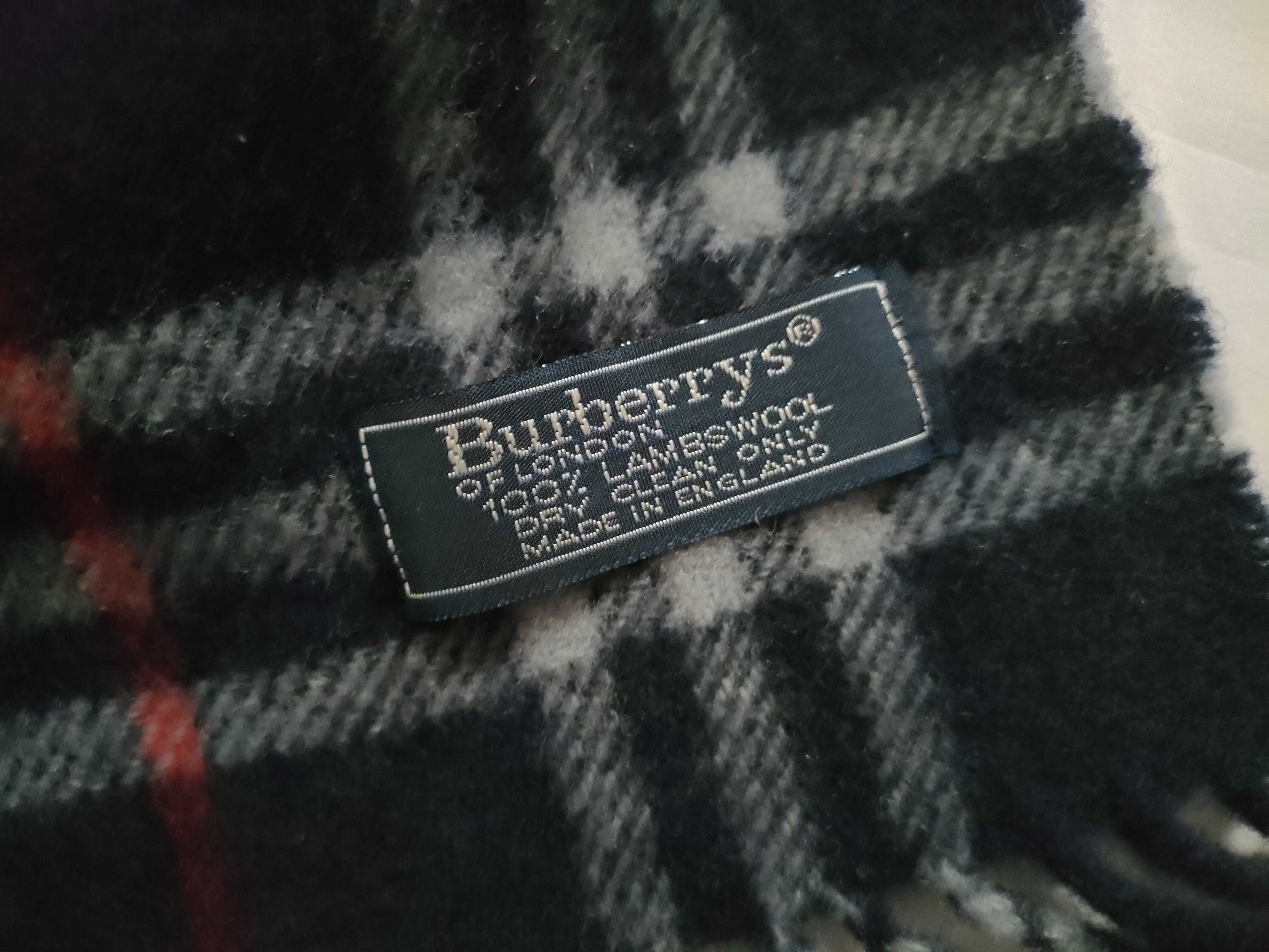 100% Cashmere Scarf, Nova Check Pattern, and other accessories. — view 6