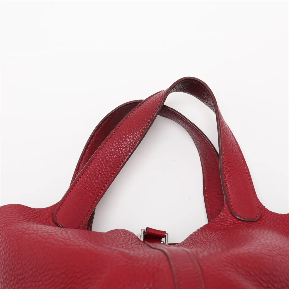 Picotin Lock 18 PM, Taurillon Clemence leather, red, silver hardware. L: 2008 model. Padlock cannot be opened. — view 6