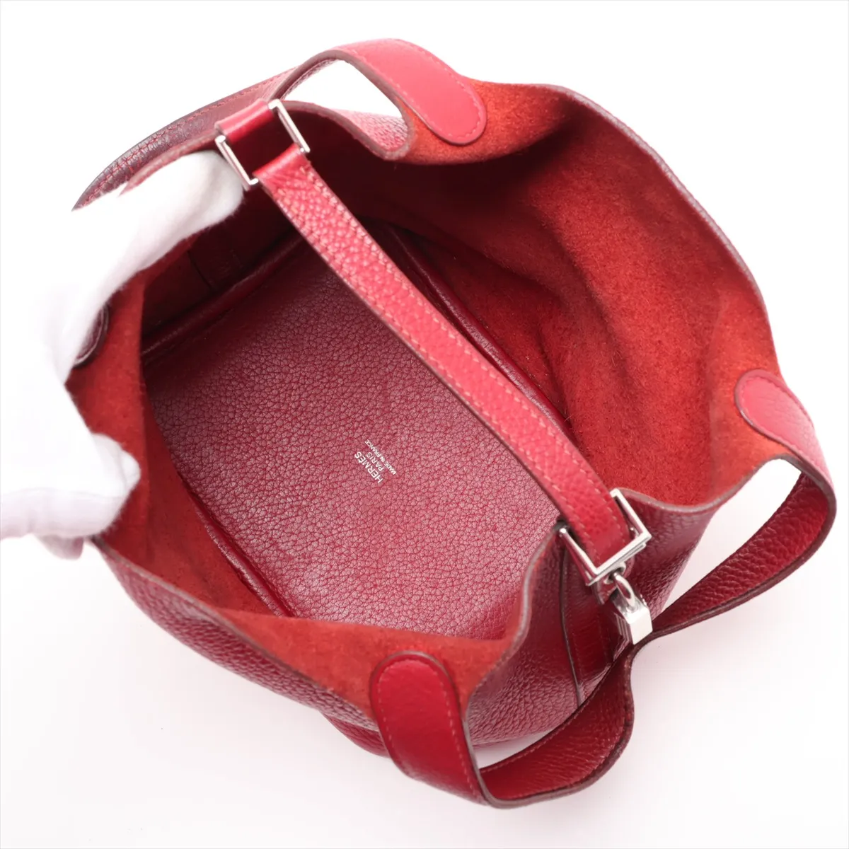 Picotin Lock 18 PM, Taurillon Clemence leather, red, silver hardware. L: 2008 model. Padlock cannot be opened. — view 7