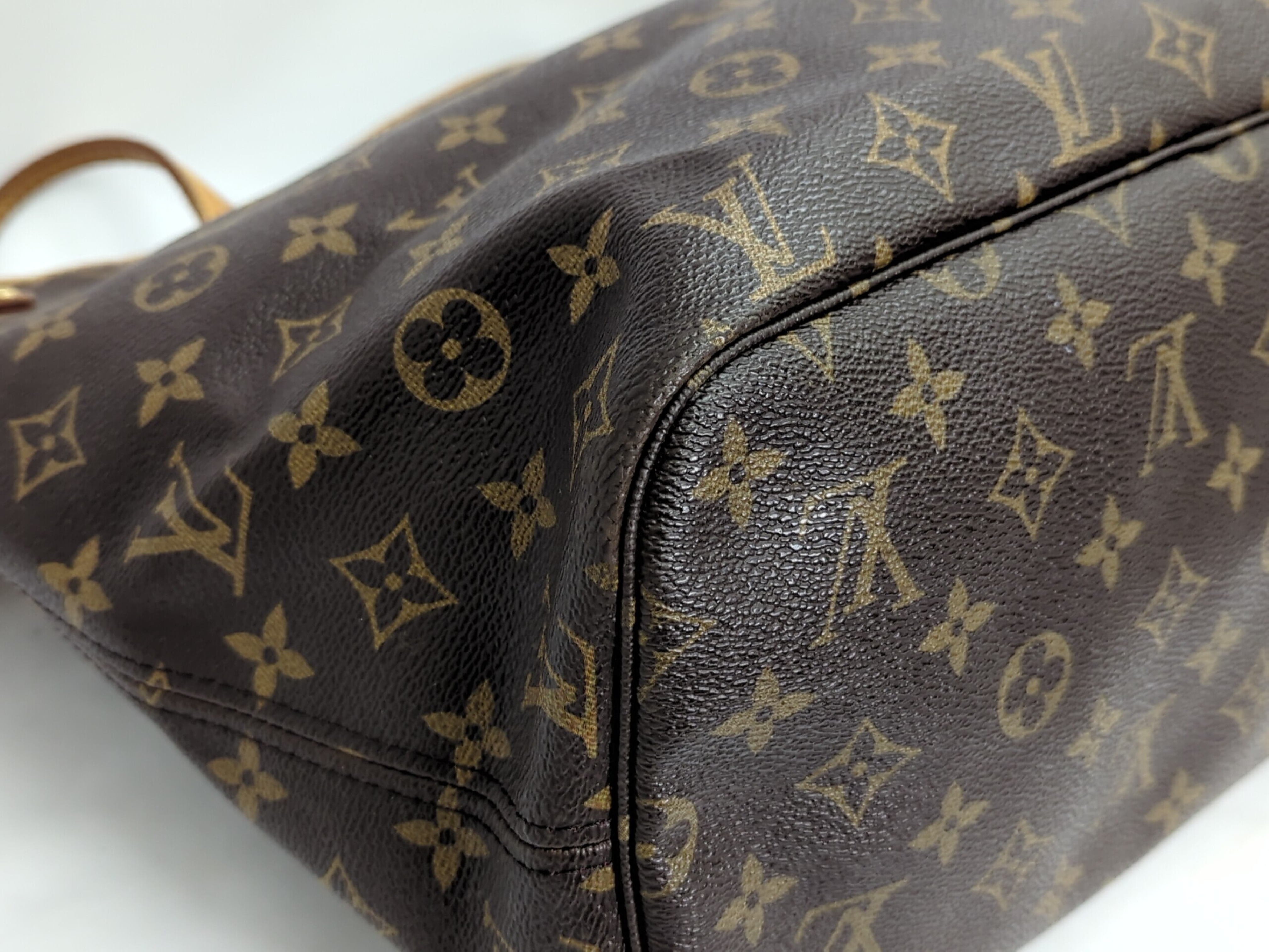 M40996 Monogram Neverfull MM Handbag — view 3