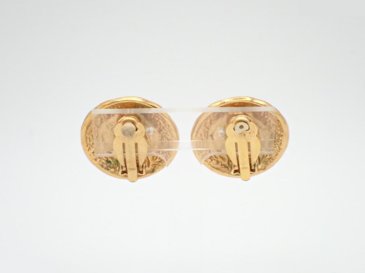 Vintage round pearl earrings, size 26 — view 2