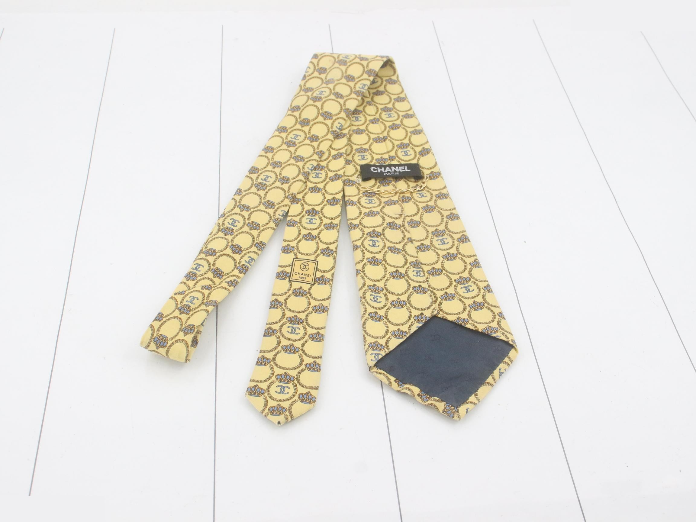 tie — view 2