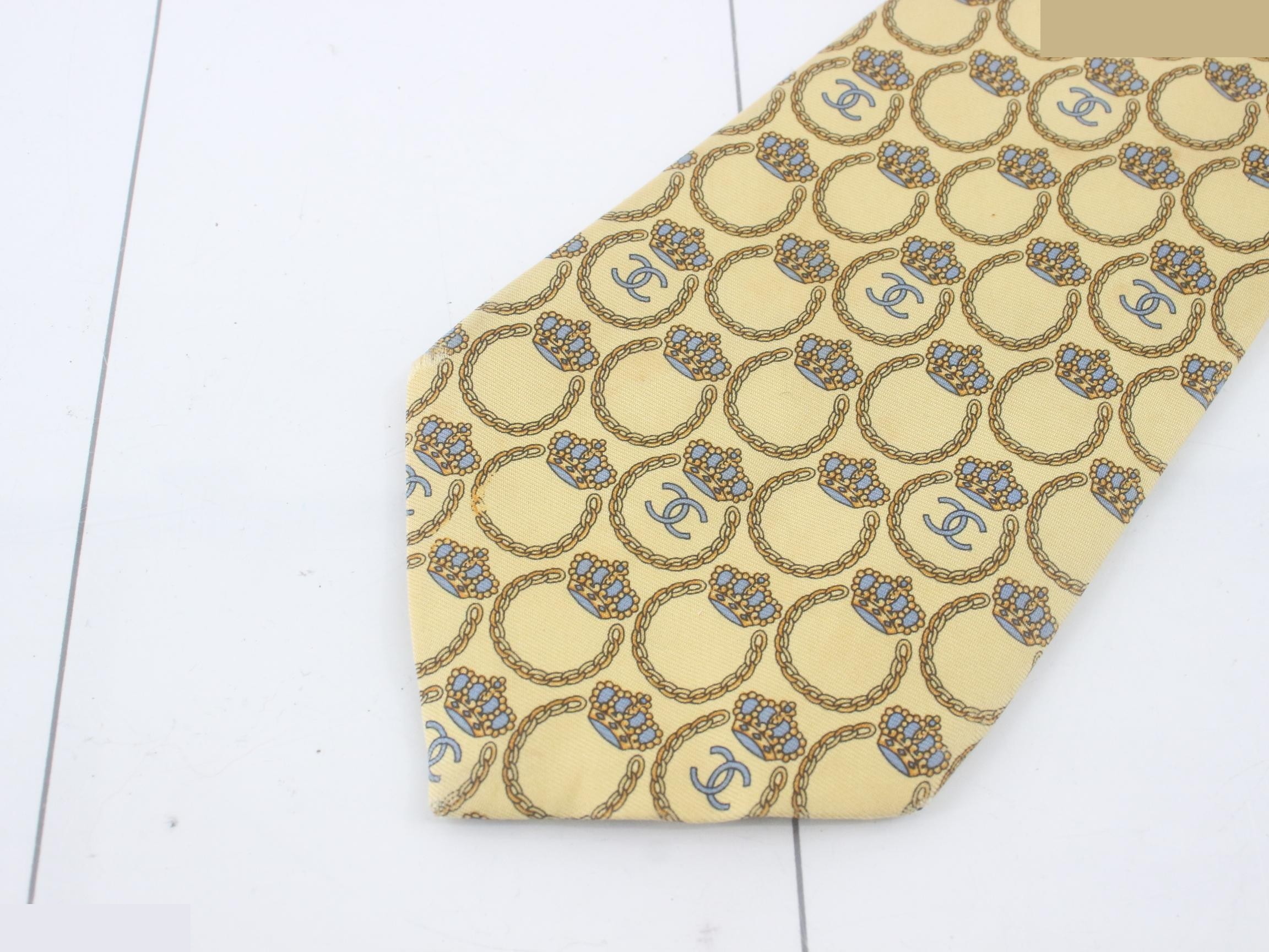tie — view 3