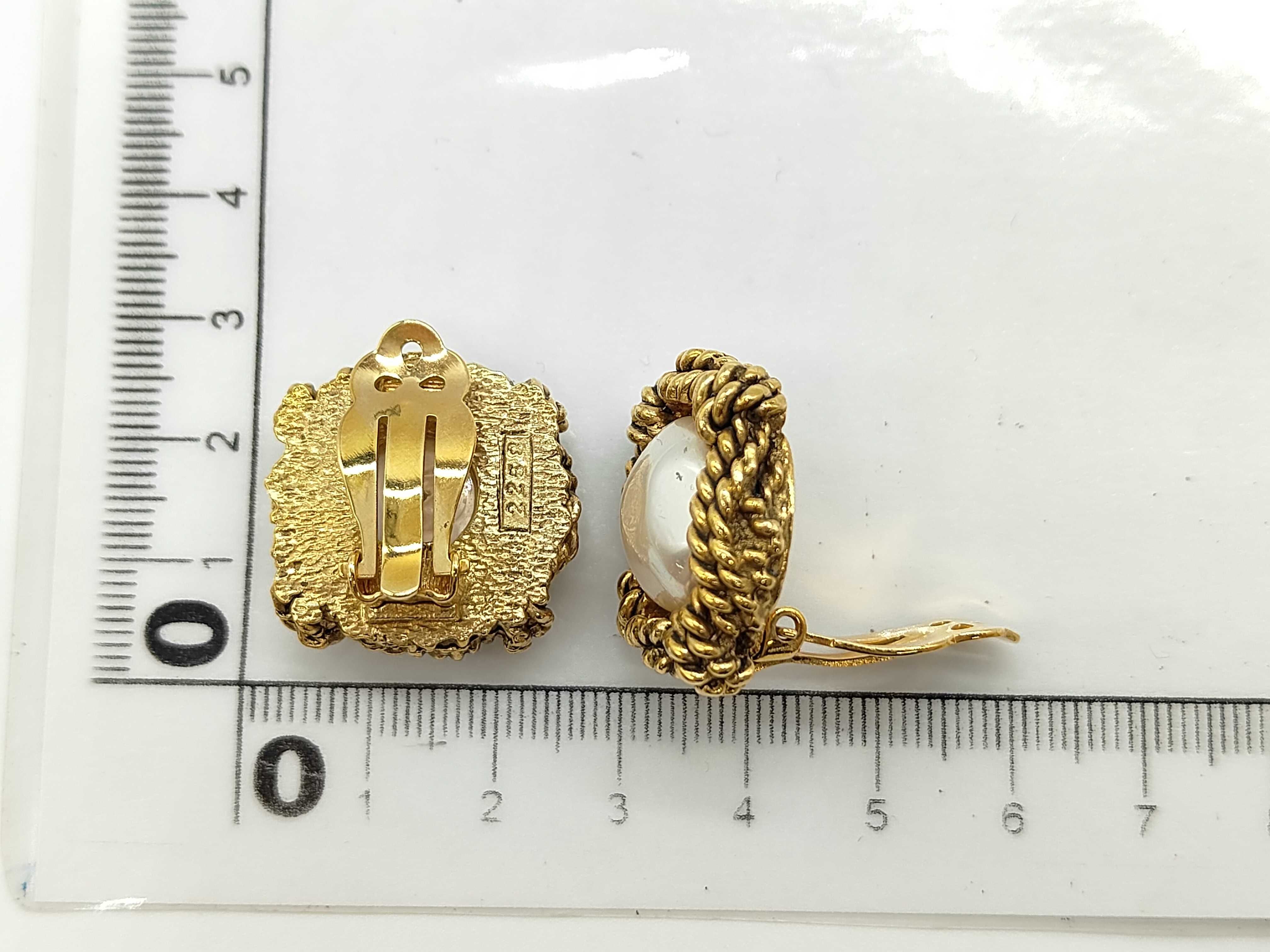 earrings with box, square rope and pearl design. — view 7