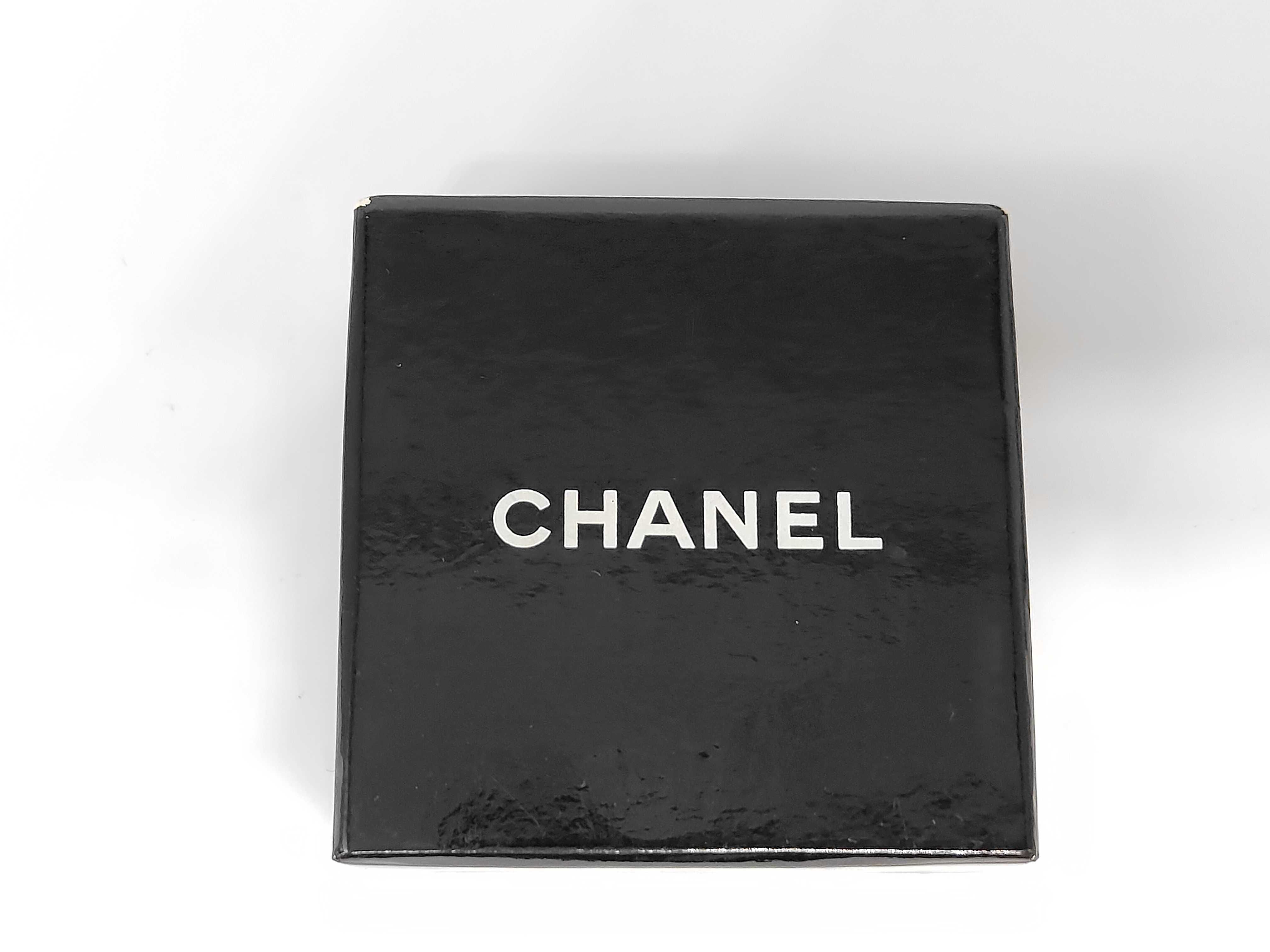 earrings with box, square rope and pearl design. — view 10