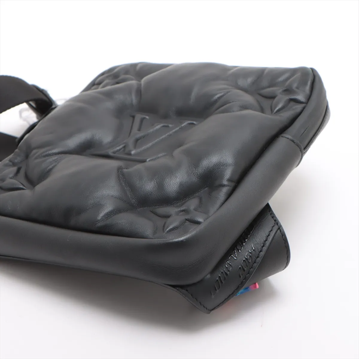Bubble Glam Asymmetrical Sling Bag M68773 FZ4189 Black Fastener Melting — view 3