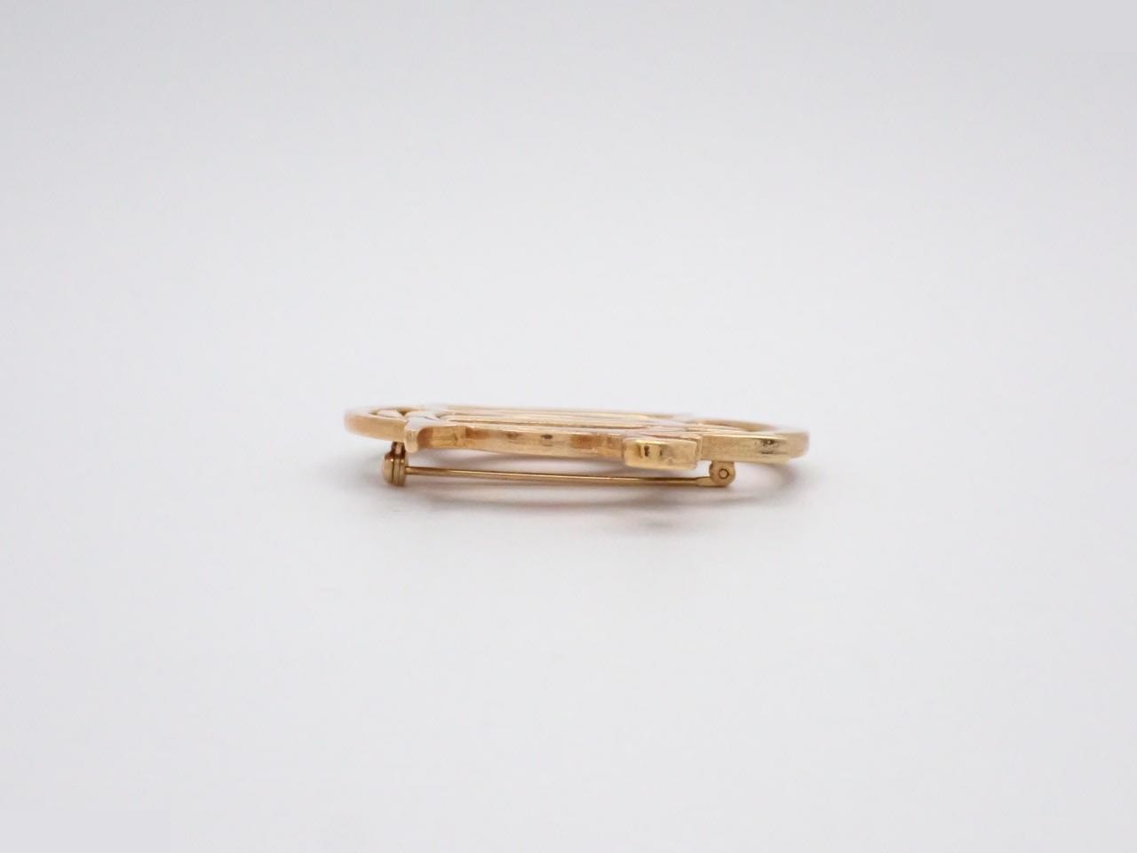 brooch — view 3
