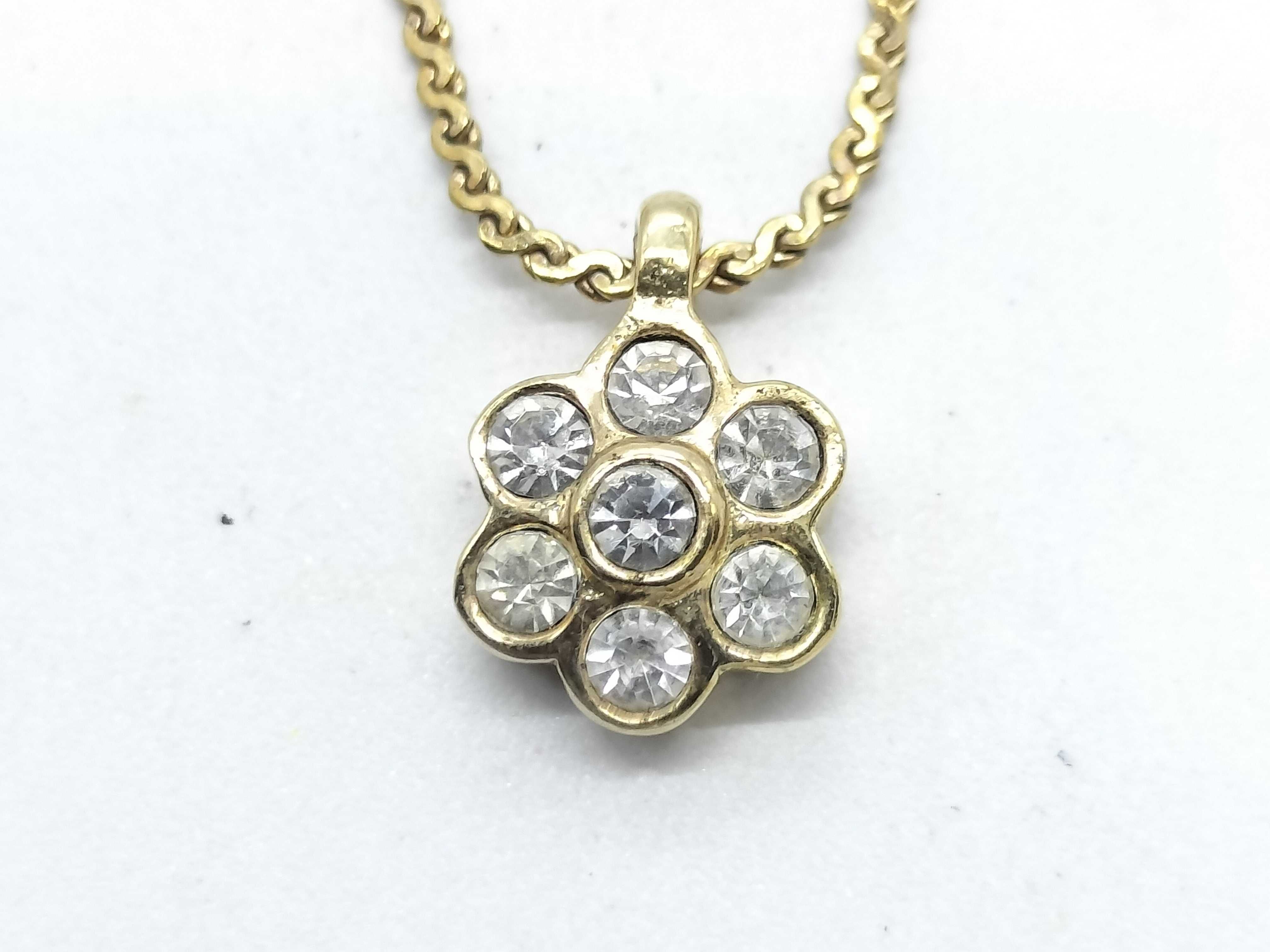 necklace — view 2