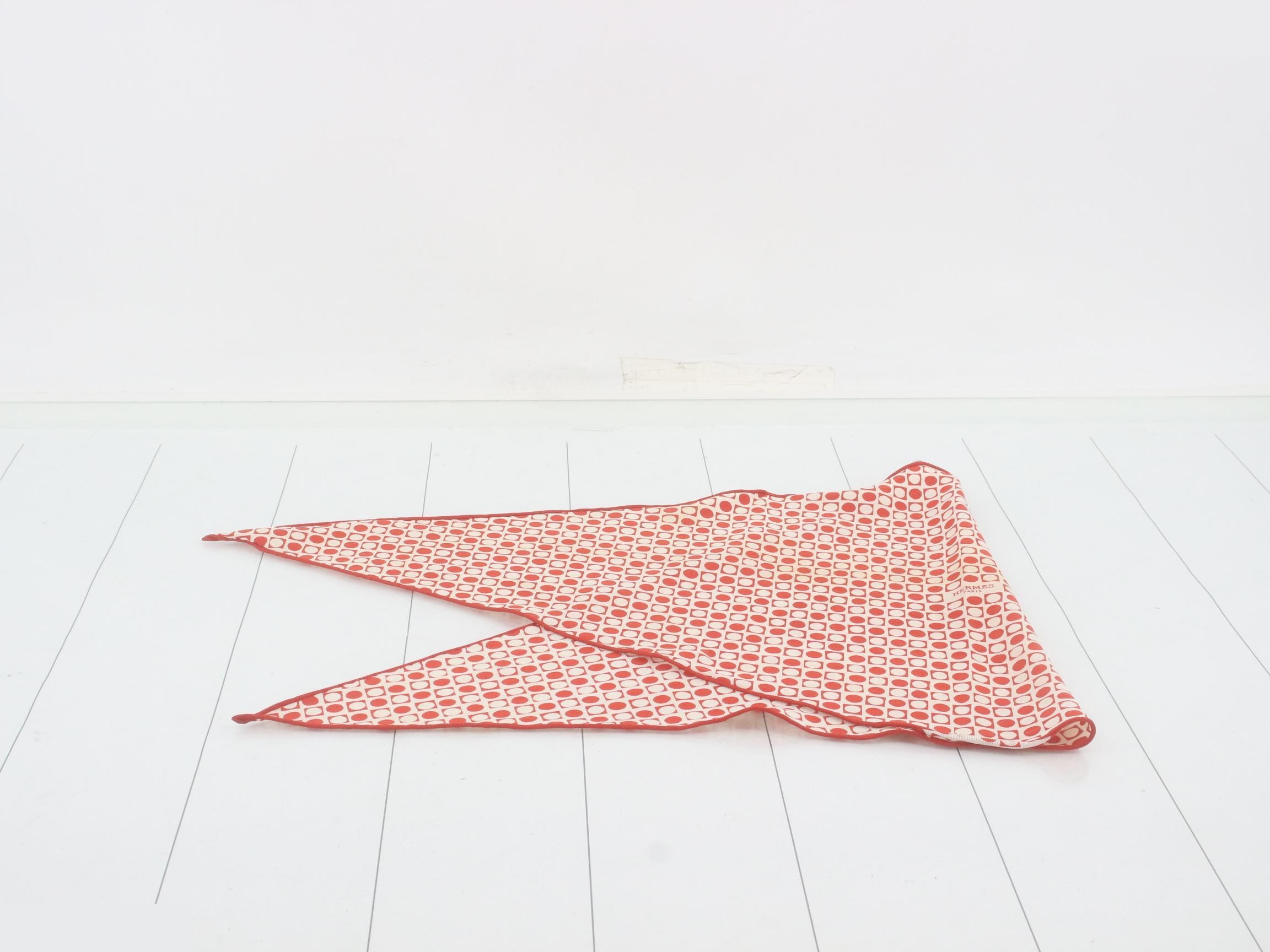 Carre scarf, diamond shape — view 2