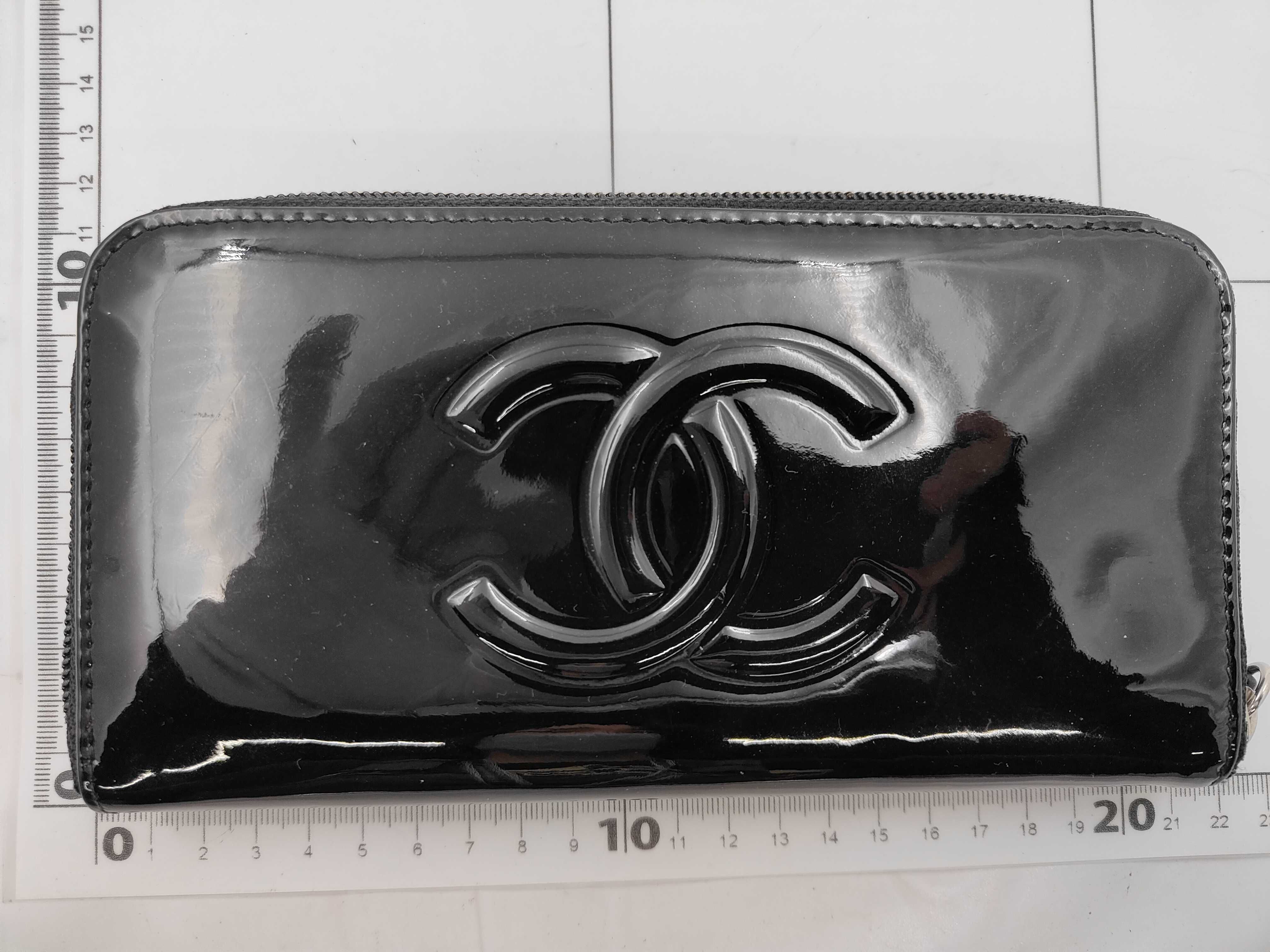 Camellia Makeup Palette Patent Leather Bi-fold Long Wallet — view 2
