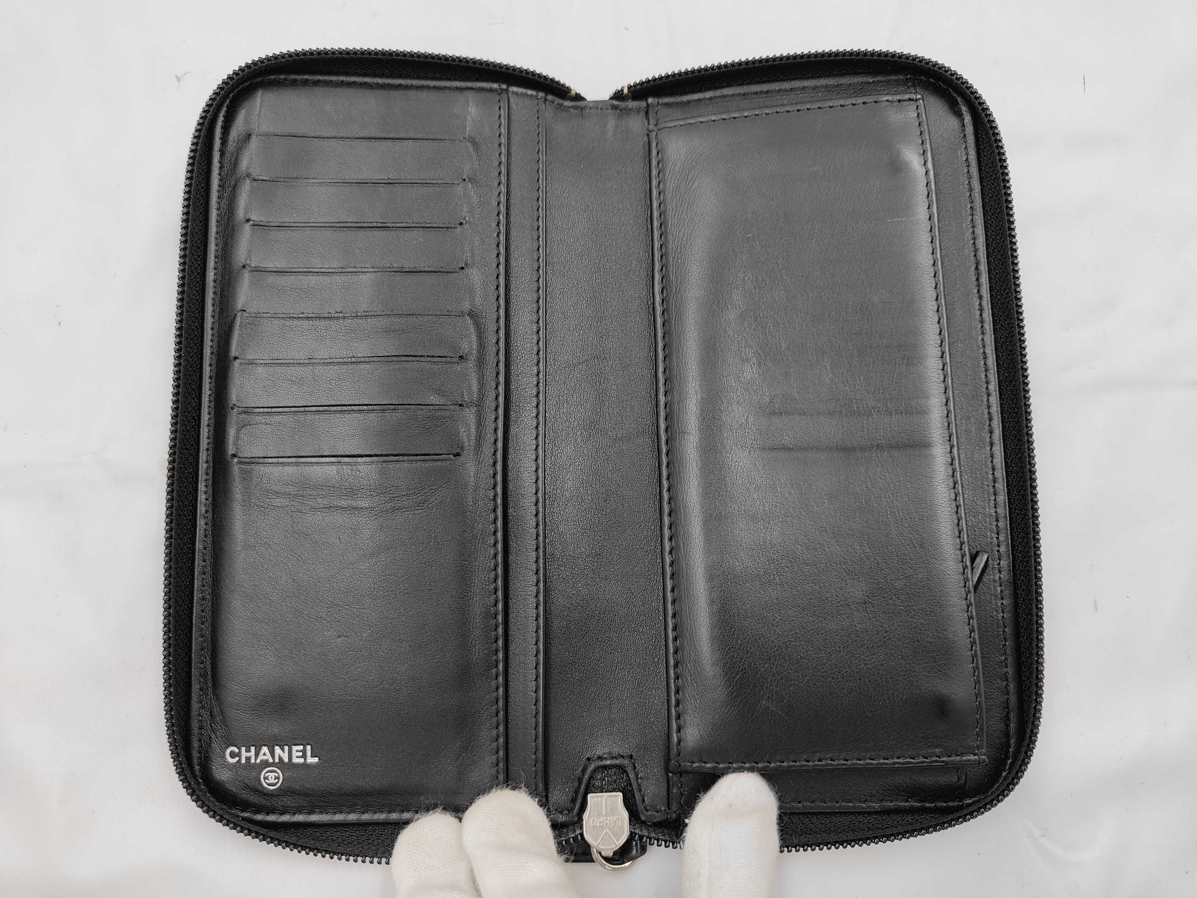 Camellia Makeup Palette Patent Leather Bi-fold Long Wallet — view 4