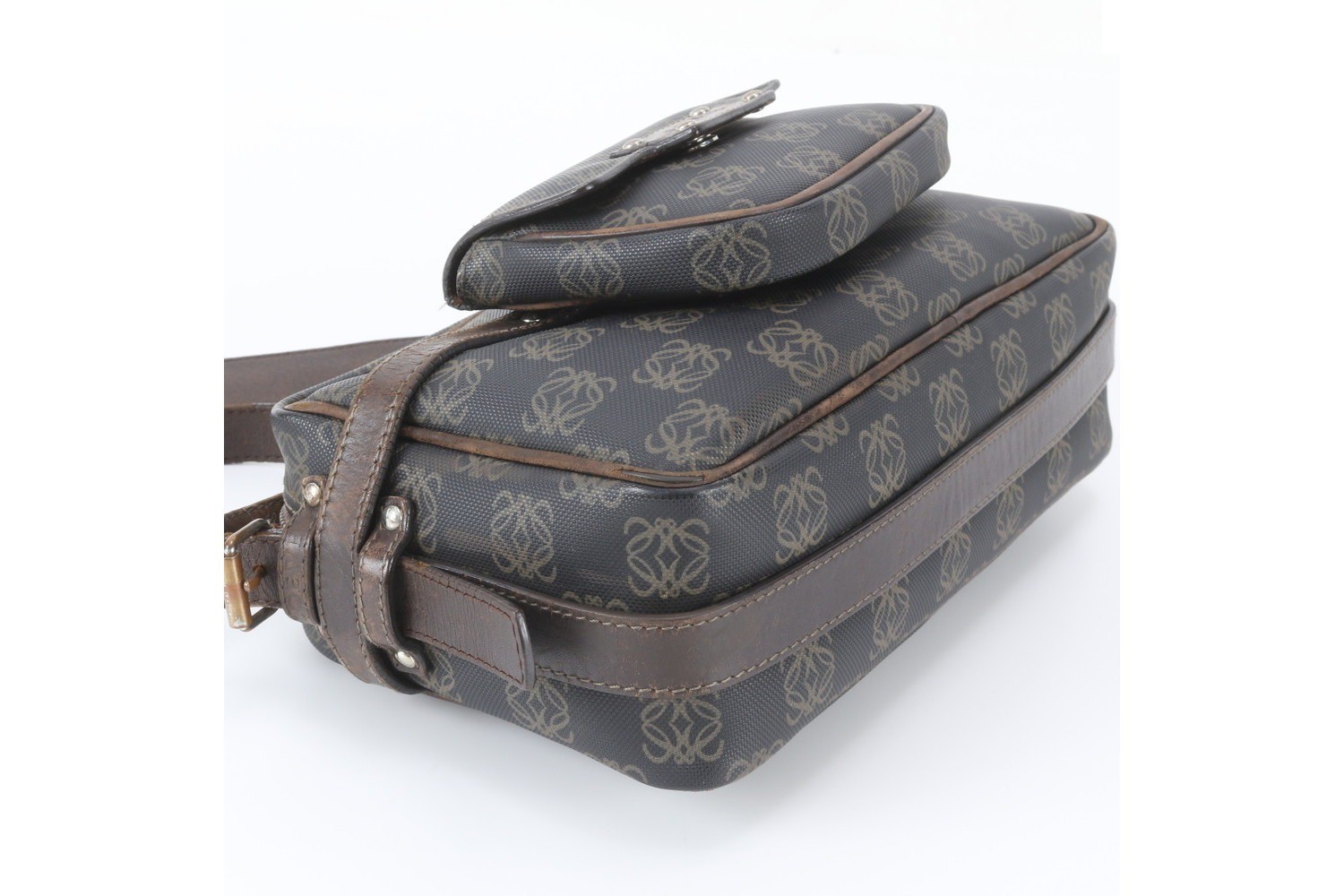 Anagram Repeat Leather Shoulder Bag (Crossbody) — view 4