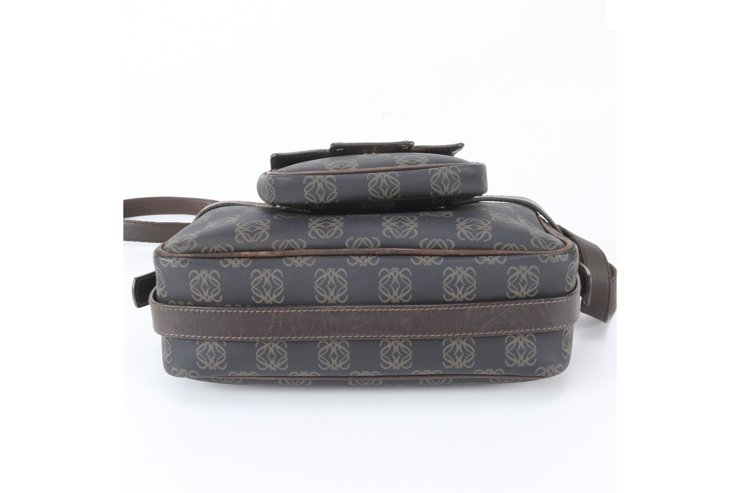 Anagram Repeat Leather Shoulder Bag (Crossbody) — view 5