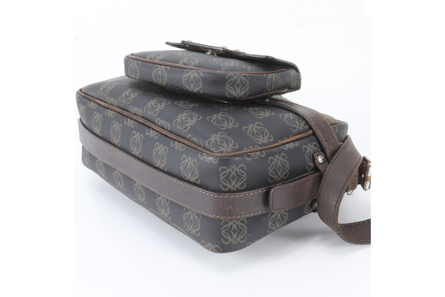 Anagram Repeat Leather Shoulder Bag (Crossbody) — view 6