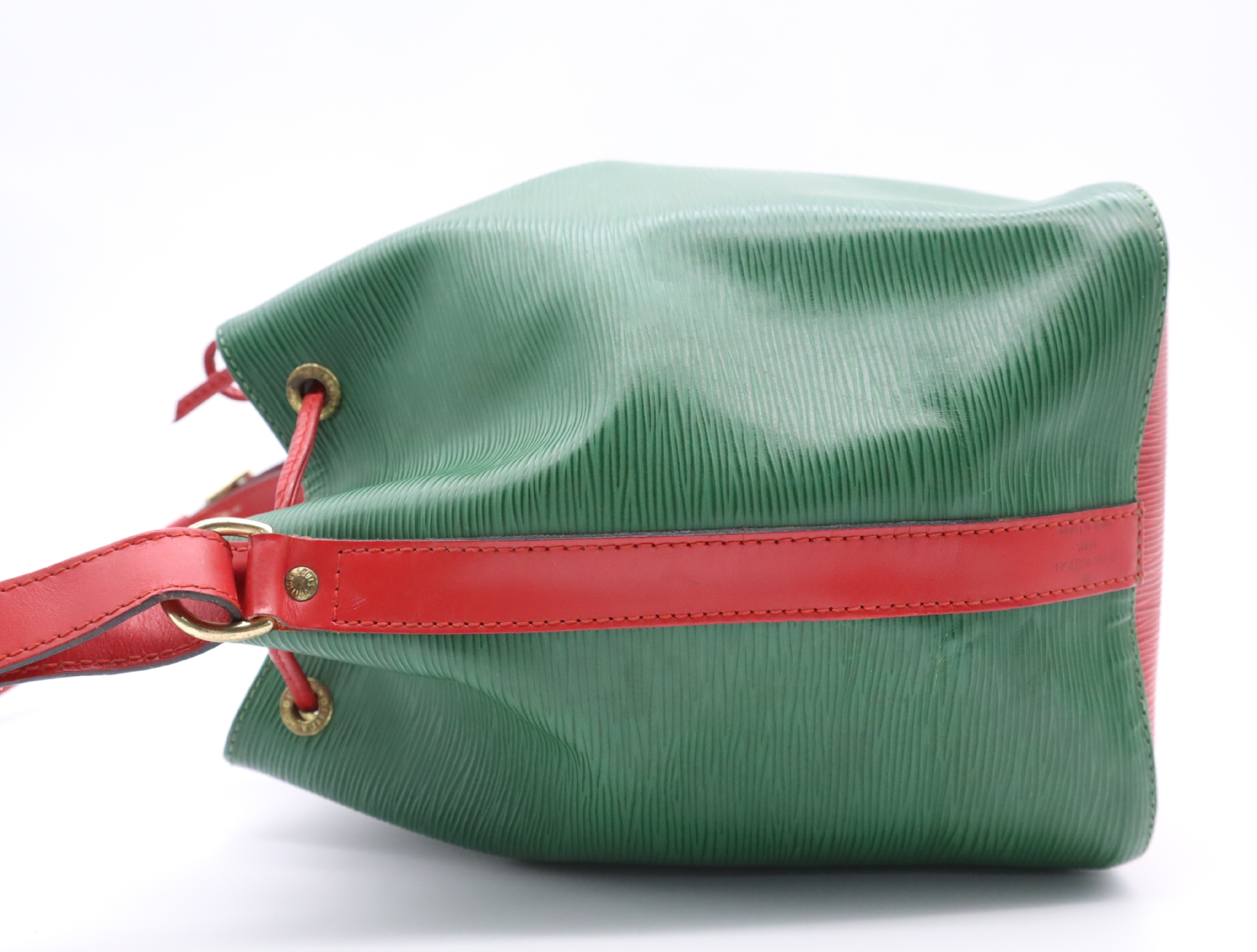 M44147 Epi Petit Noe Borneo Green Castilian Red Shoulder Bag — view 3