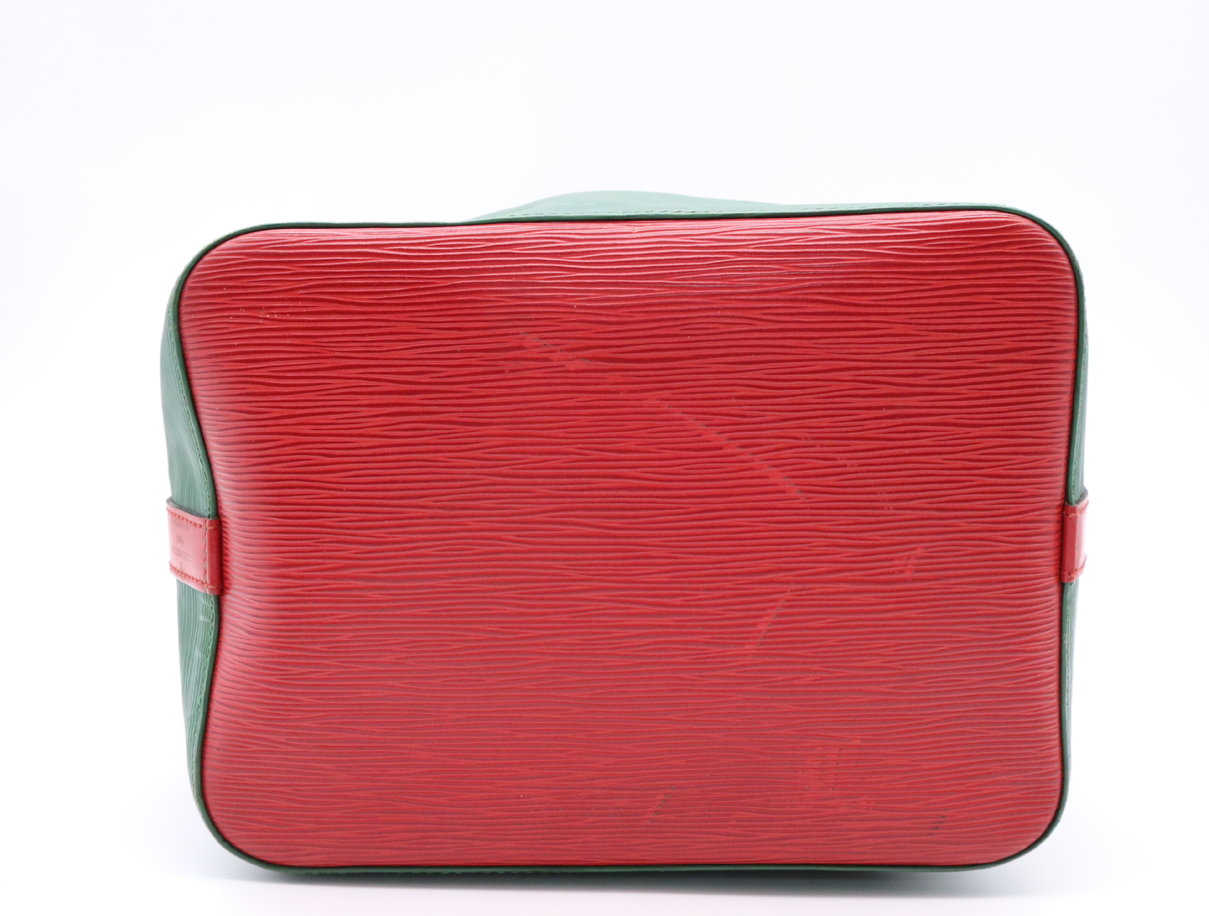M44147 Epi Petit Noe Borneo Green Castilian Red Shoulder Bag — view 4