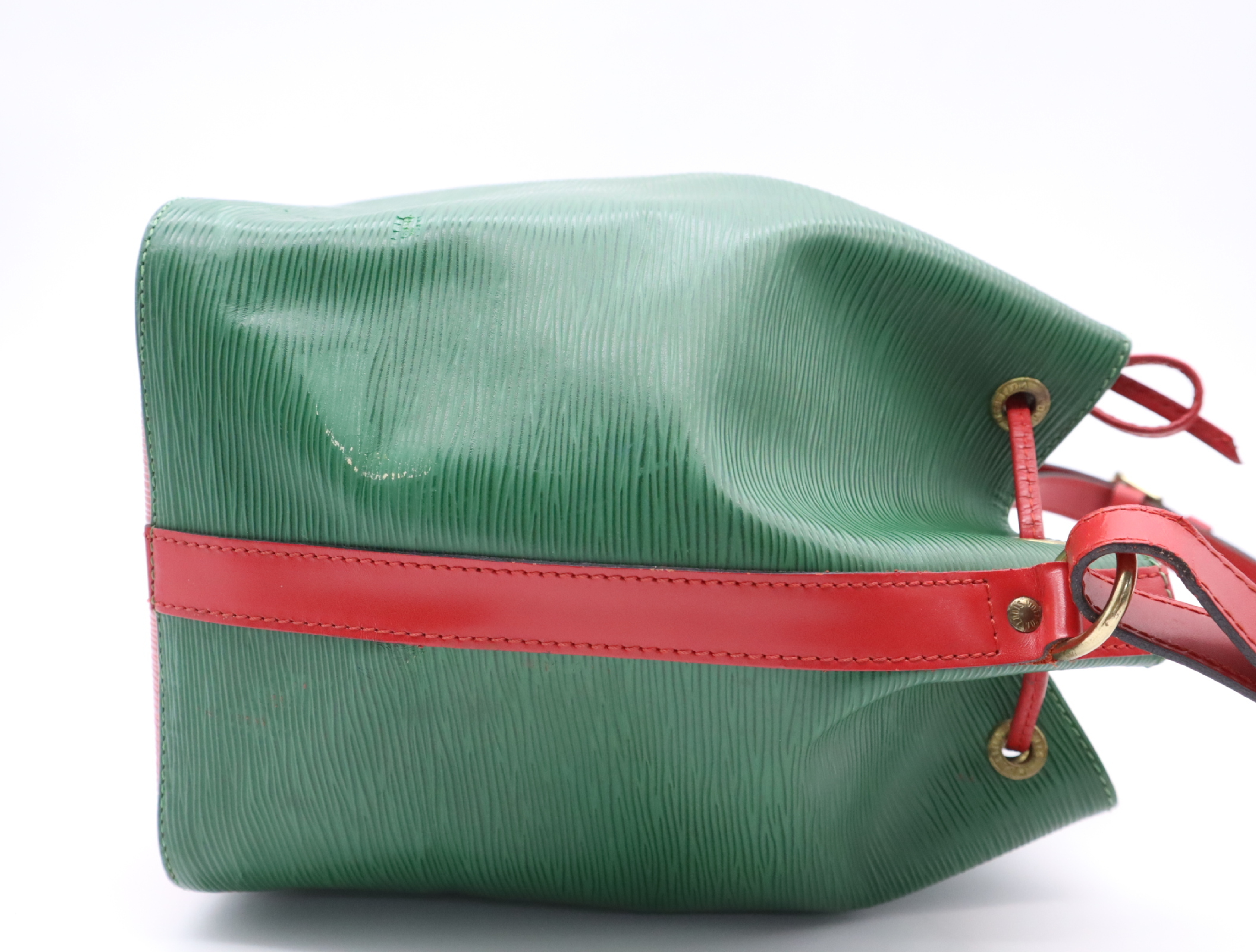 M44147 Epi Petit Noe Borneo Green Castilian Red Shoulder Bag — view 5