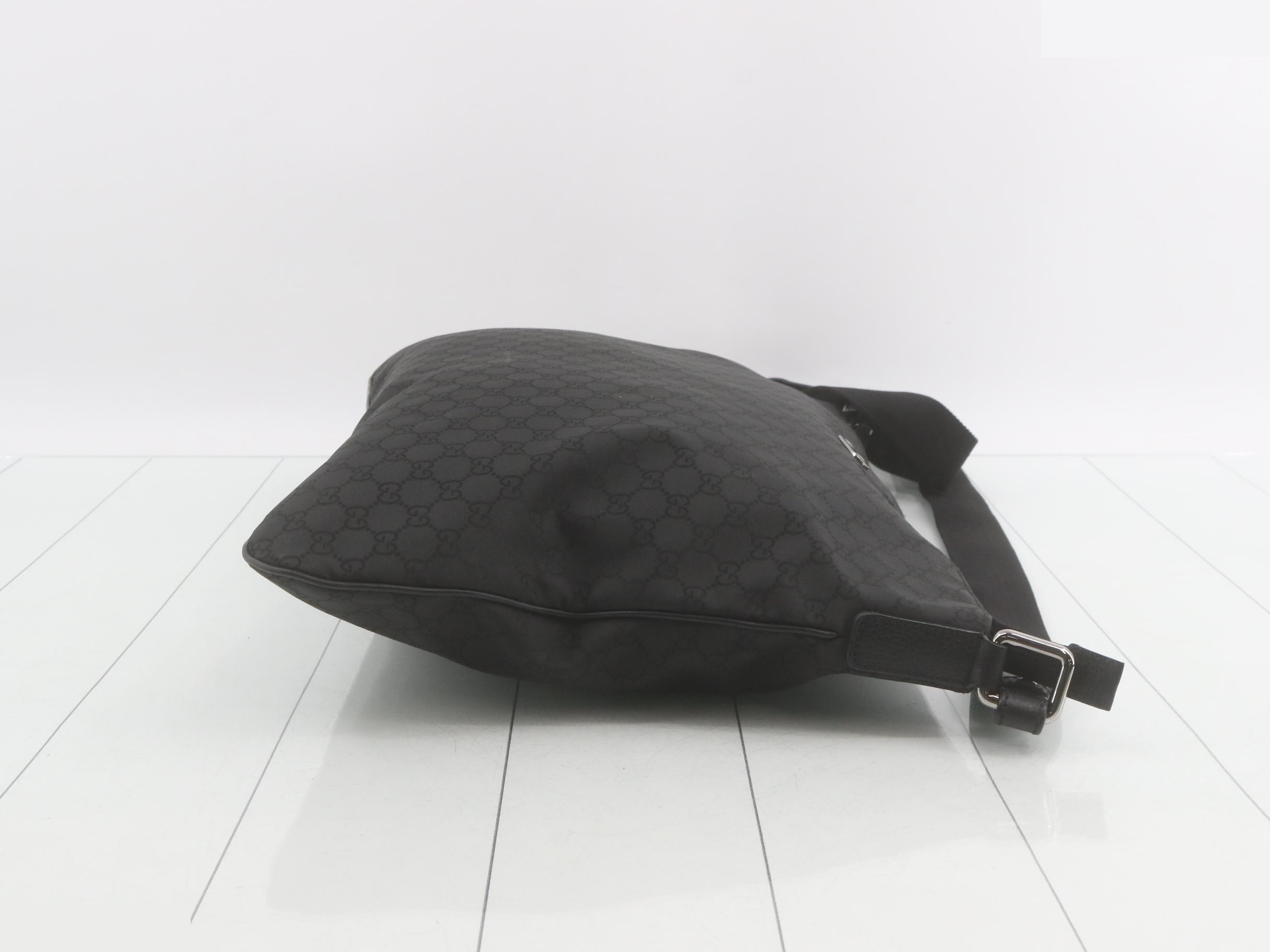 GG Canvas Shoulder Bag — view 3