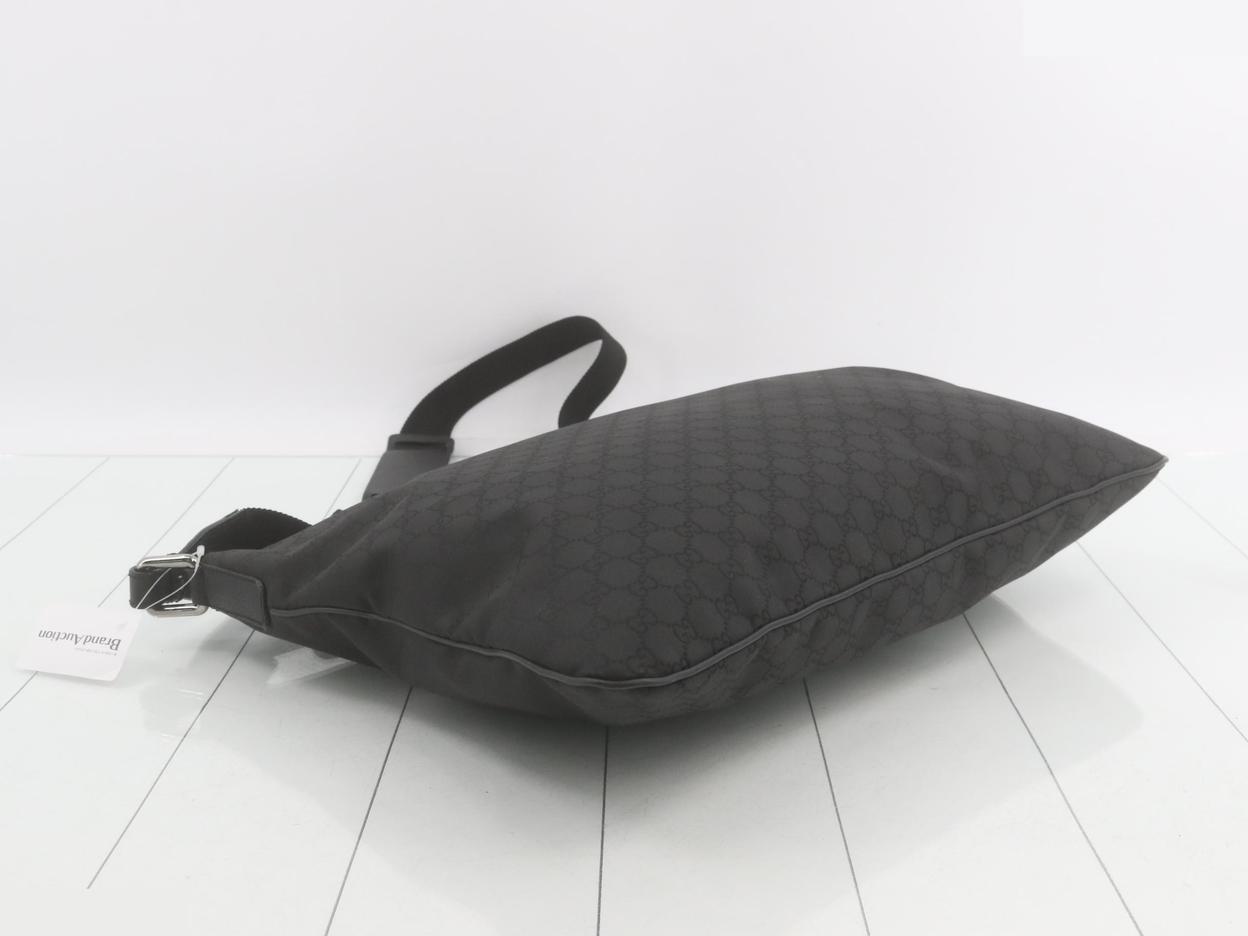 GG Canvas Shoulder Bag — view 5