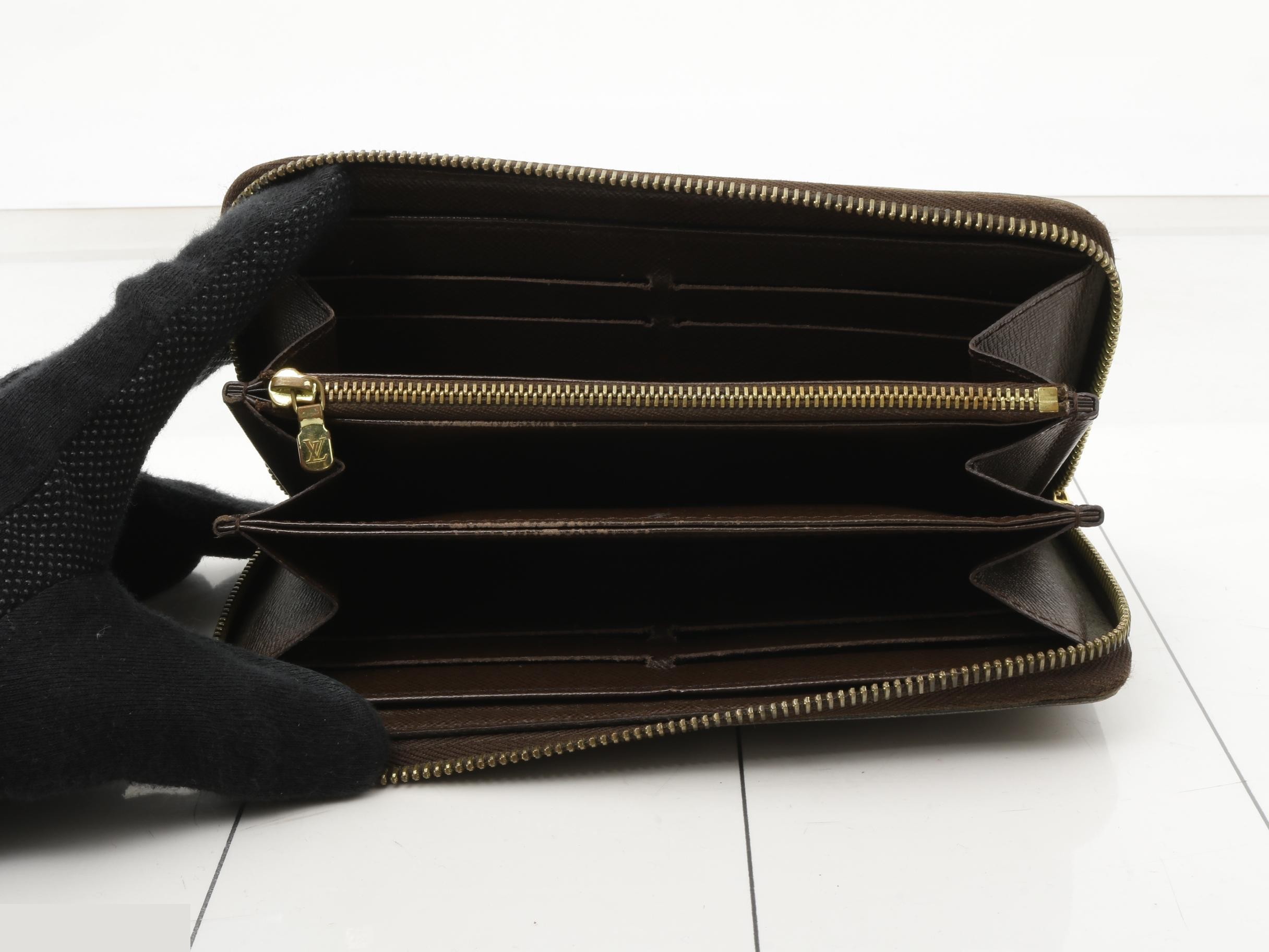 Damier Zippy Wallet — view 4