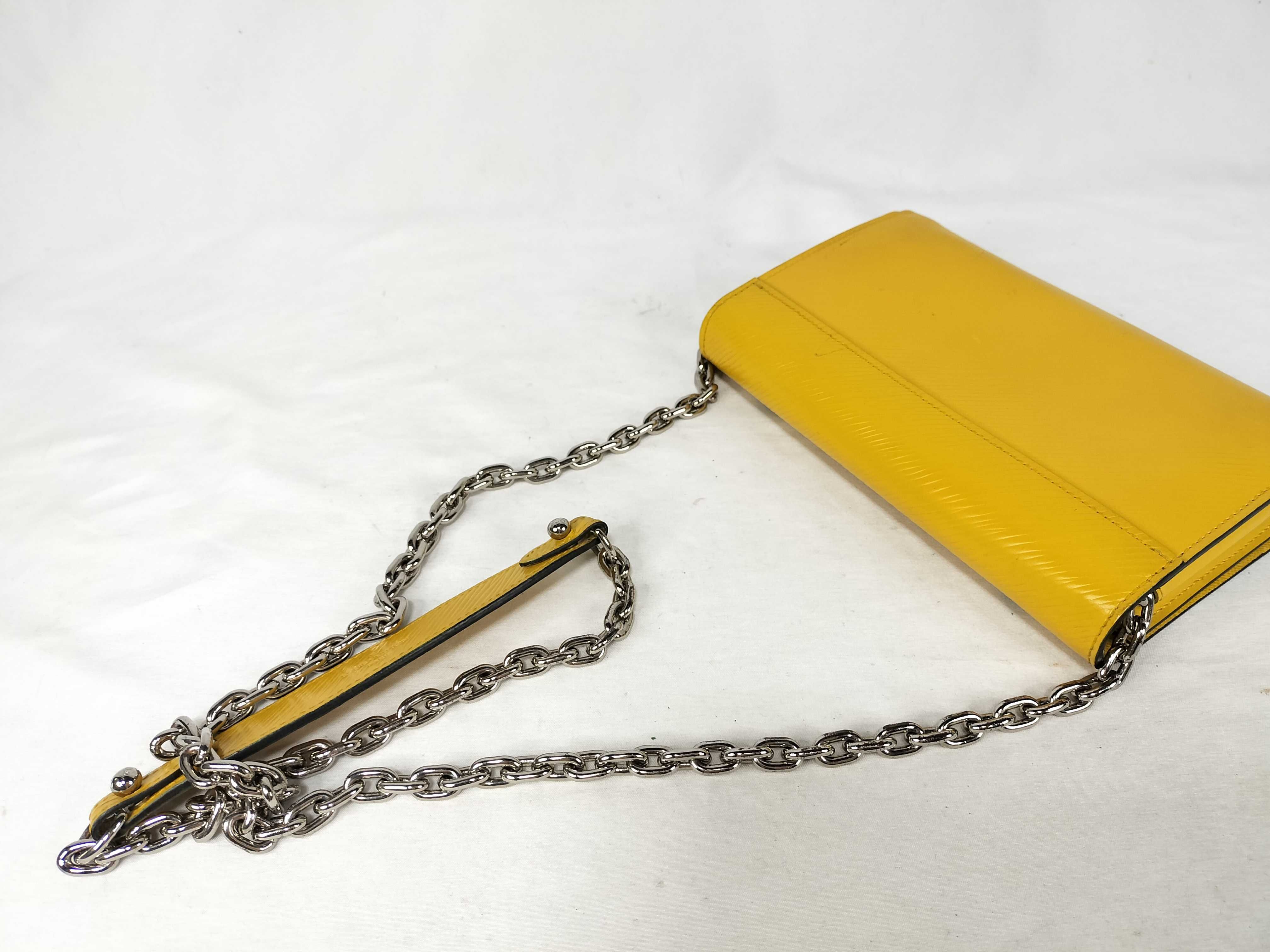 Twist Chain Shoulder Bag — view 3