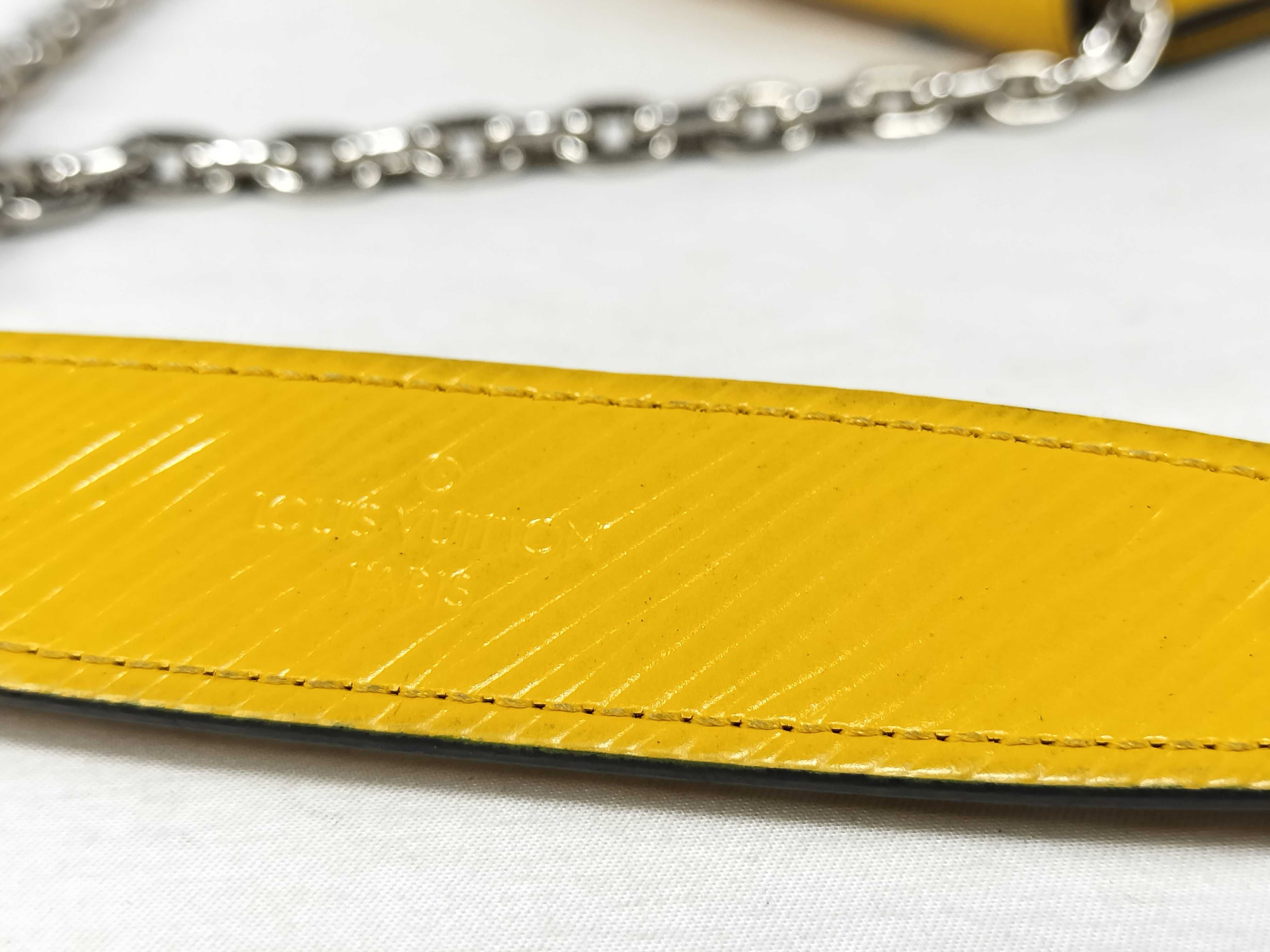 Twist Chain Shoulder Bag — view 4