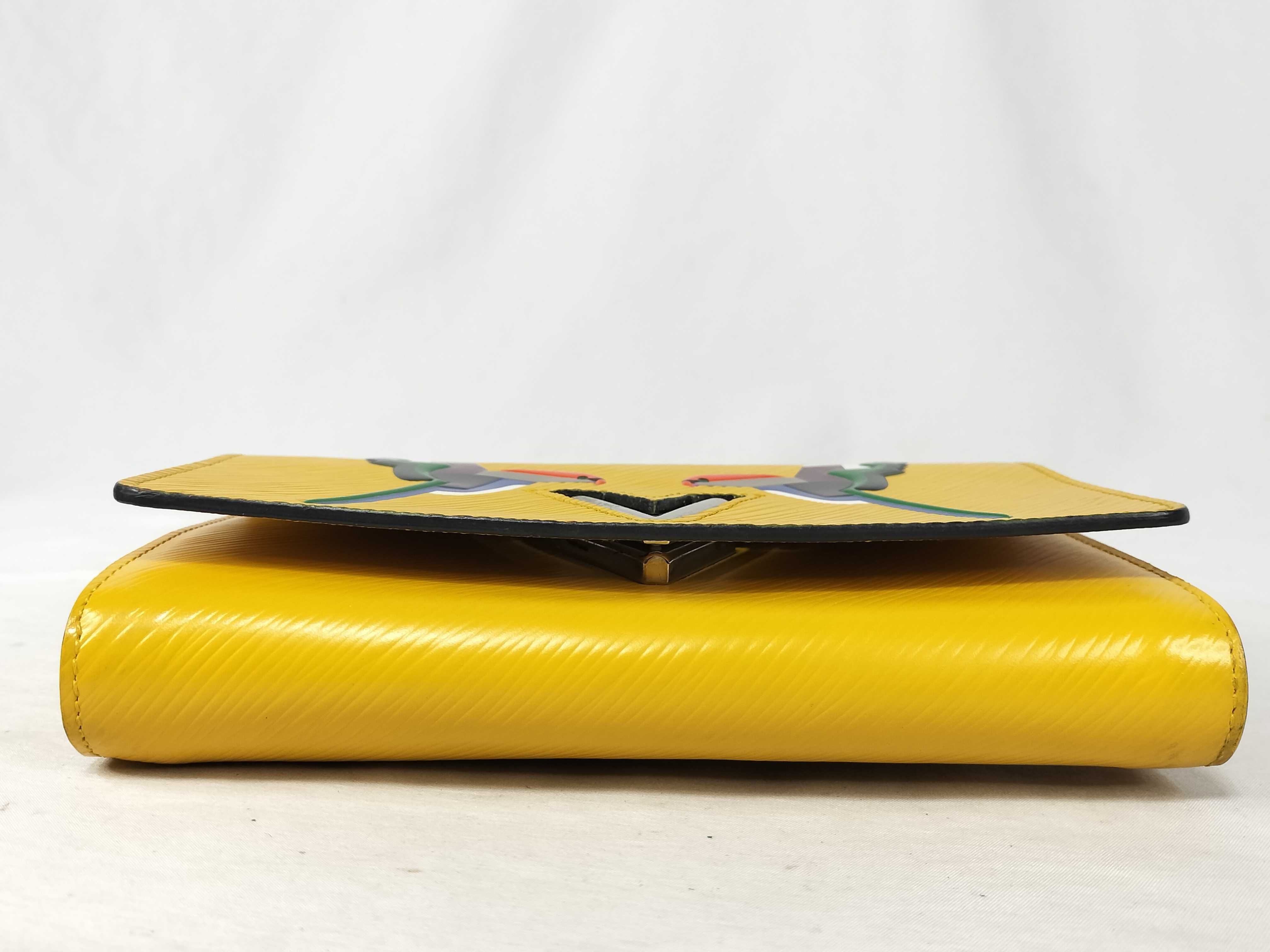 Twist Chain Shoulder Bag — view 7