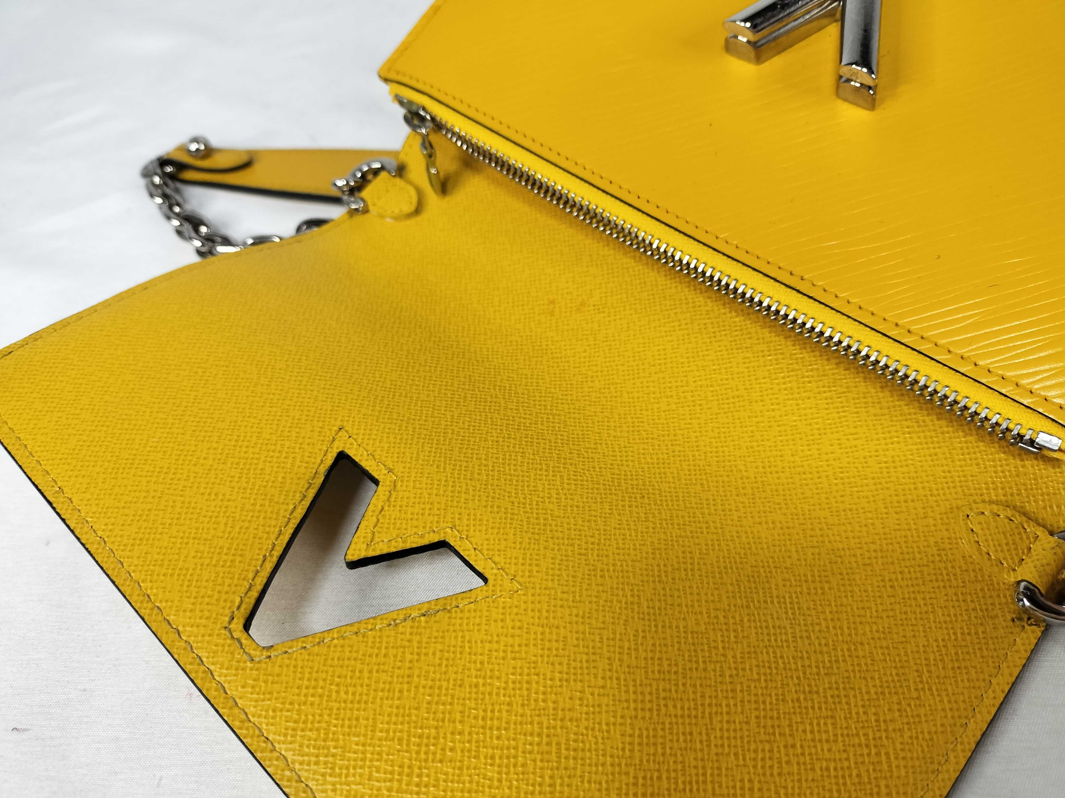 Twist Chain Shoulder Bag — view 8