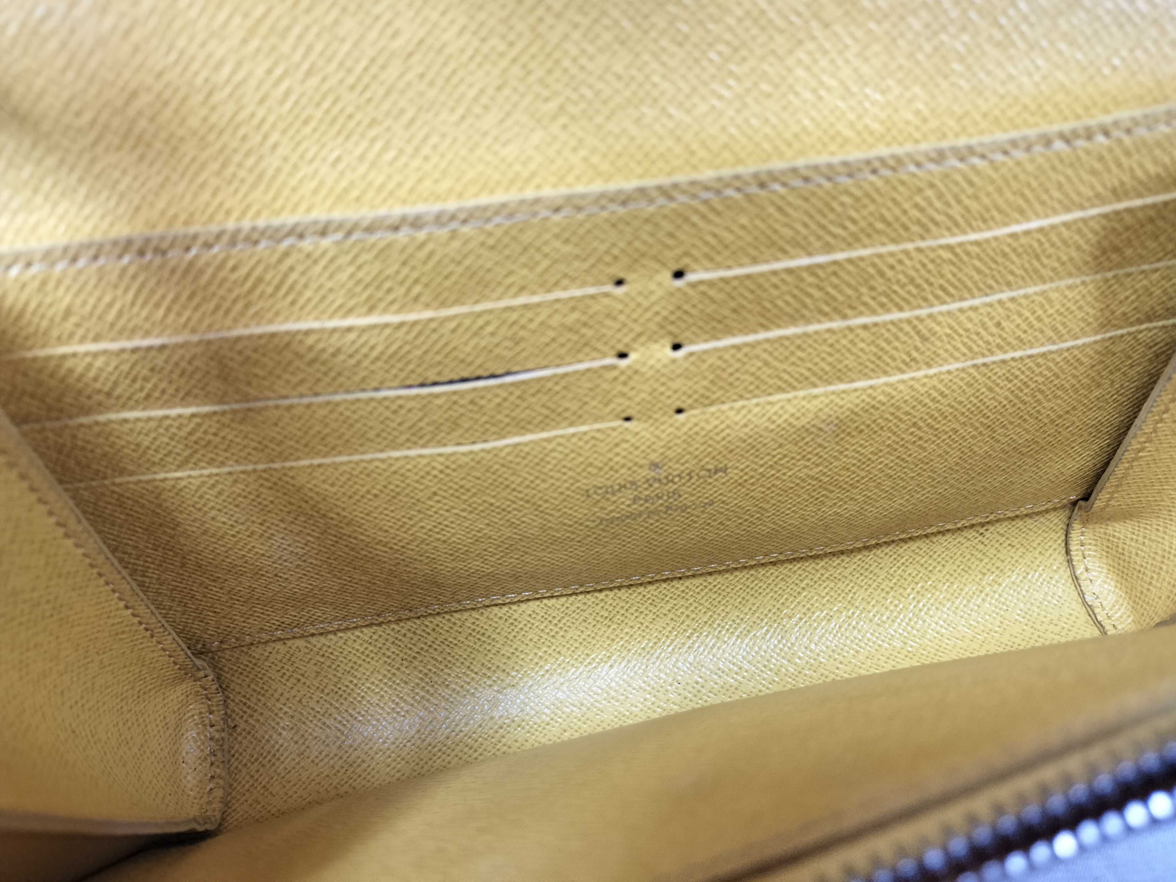 Twist Chain Shoulder Bag — view 10