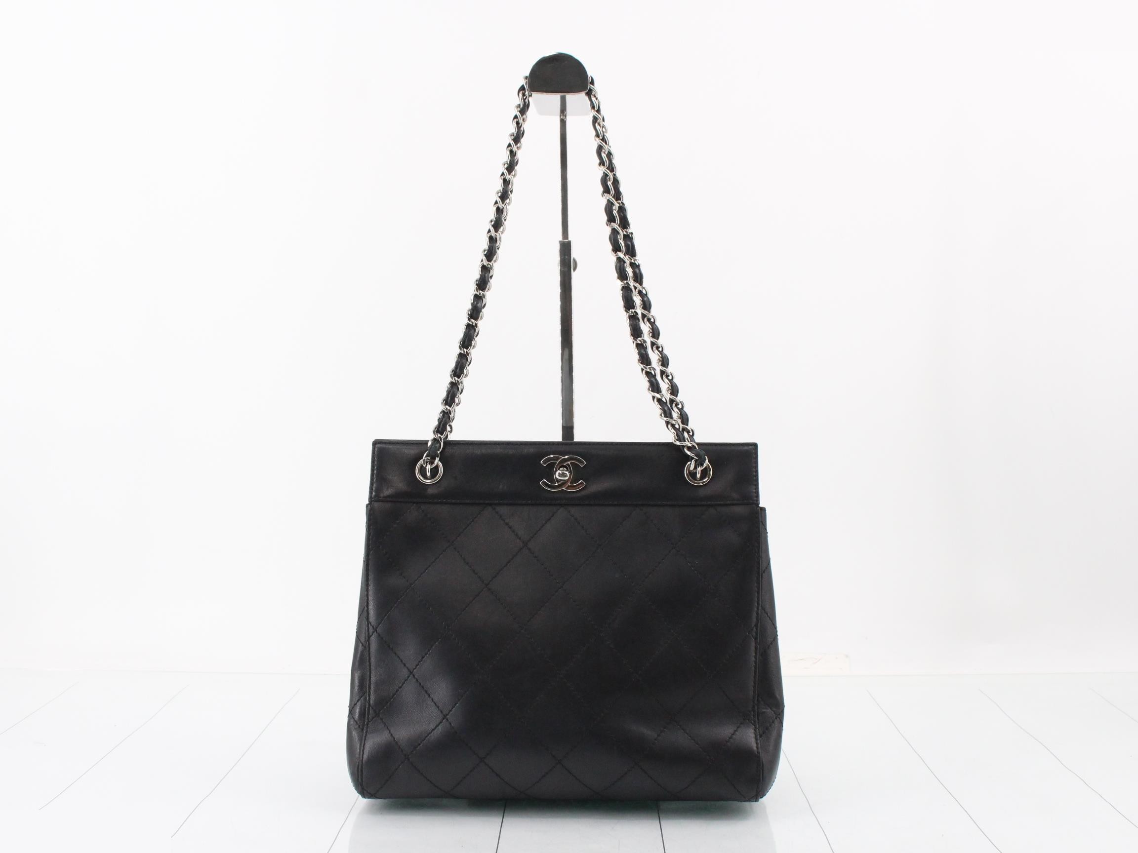 Matelassé Chain Shoulder Bag, Lambskin