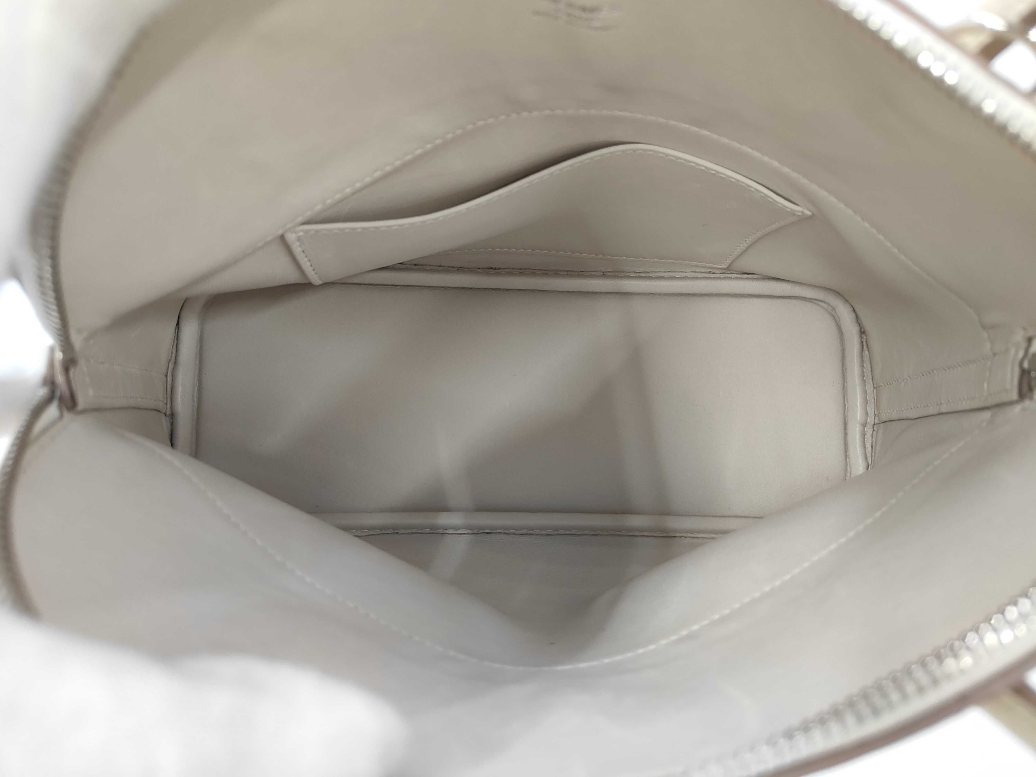 Bolide 27 Epsom Leather Craie Silver Hardware A Stamp Handbag — view 9