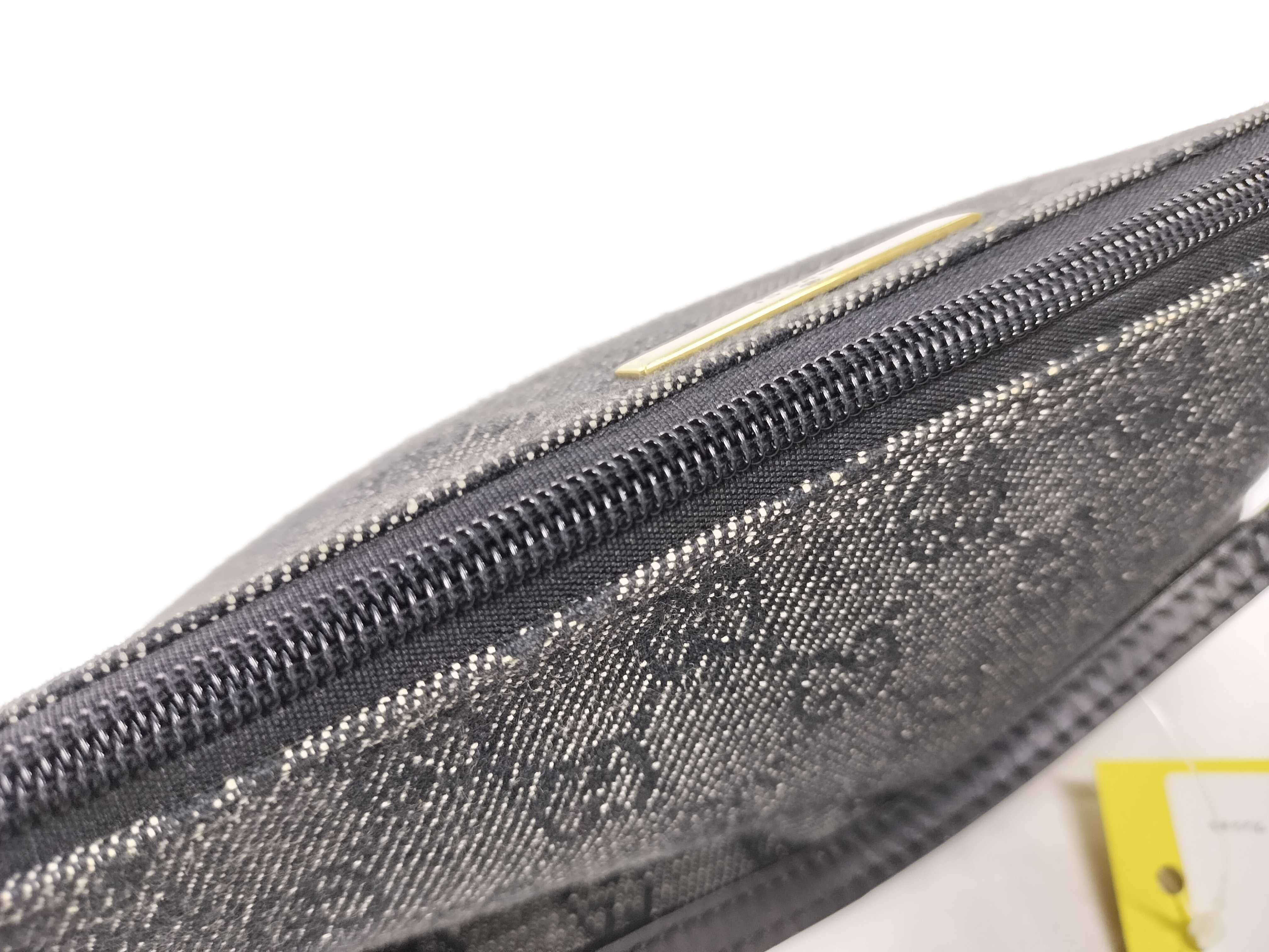 GG Canvas 005 0813 001998 One-Shoulder Pouch — view 6