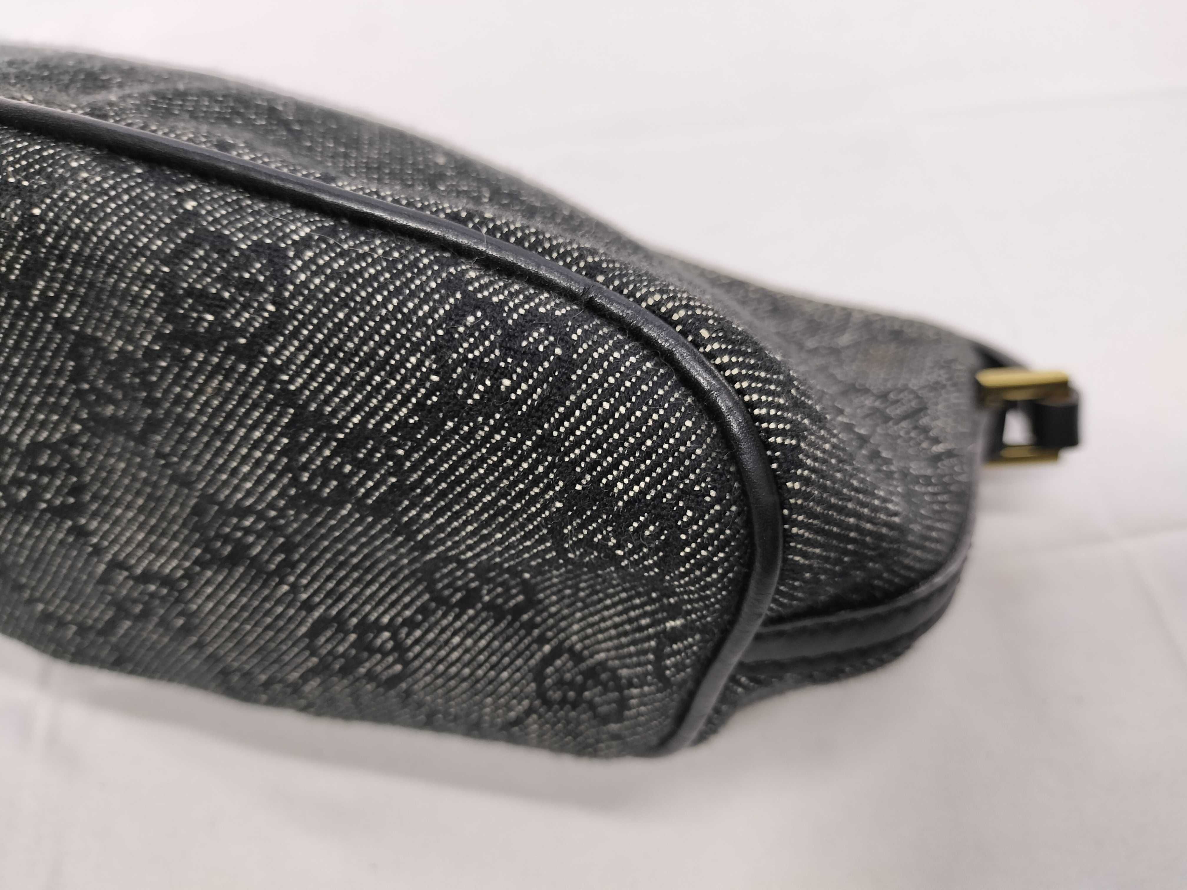 GG Canvas 005 0813 001998 One-Shoulder Pouch — view 7