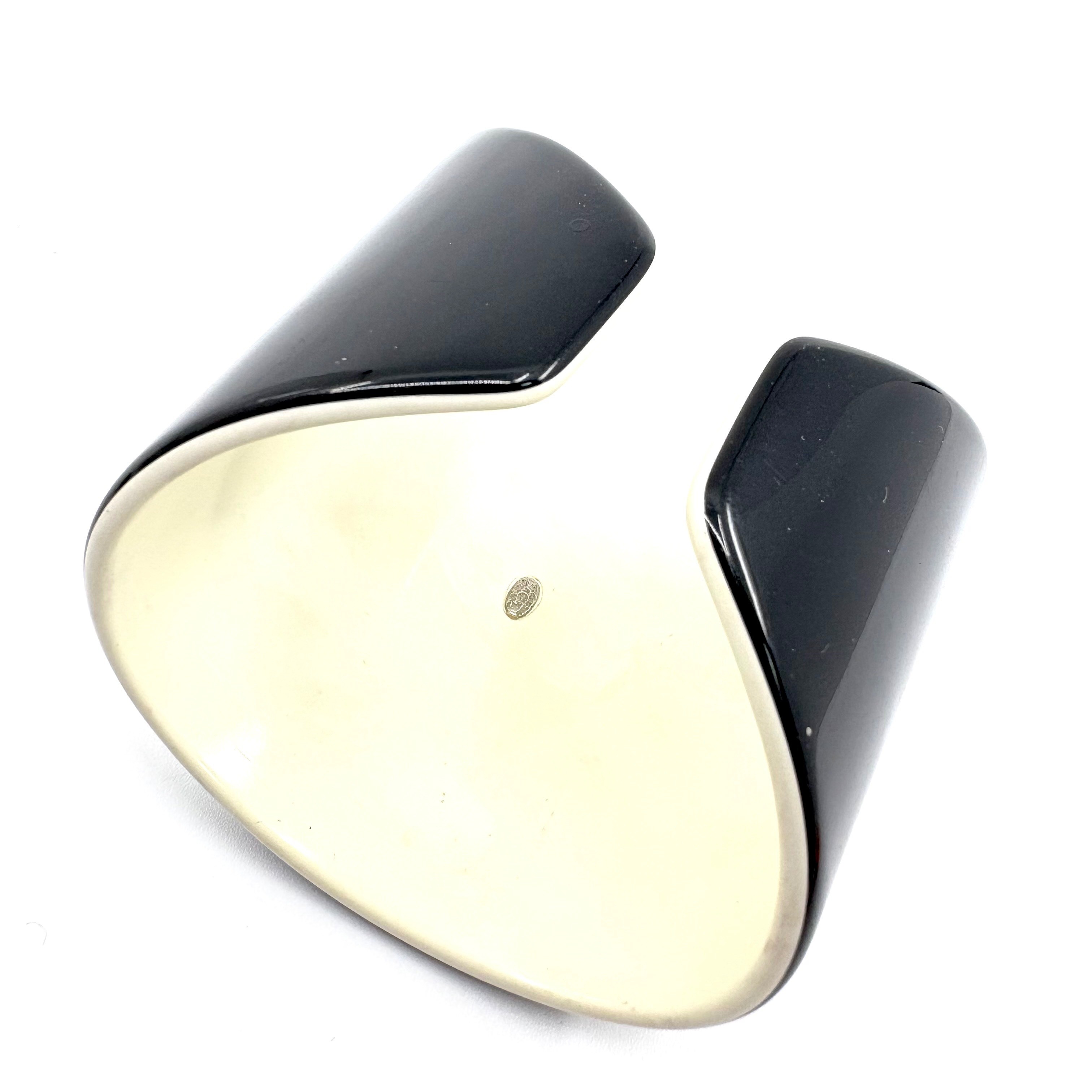 Icon Series (Precious Metal) Bracelet/Bangle (Metal) Wrist circumference approximately 15cm — view 3