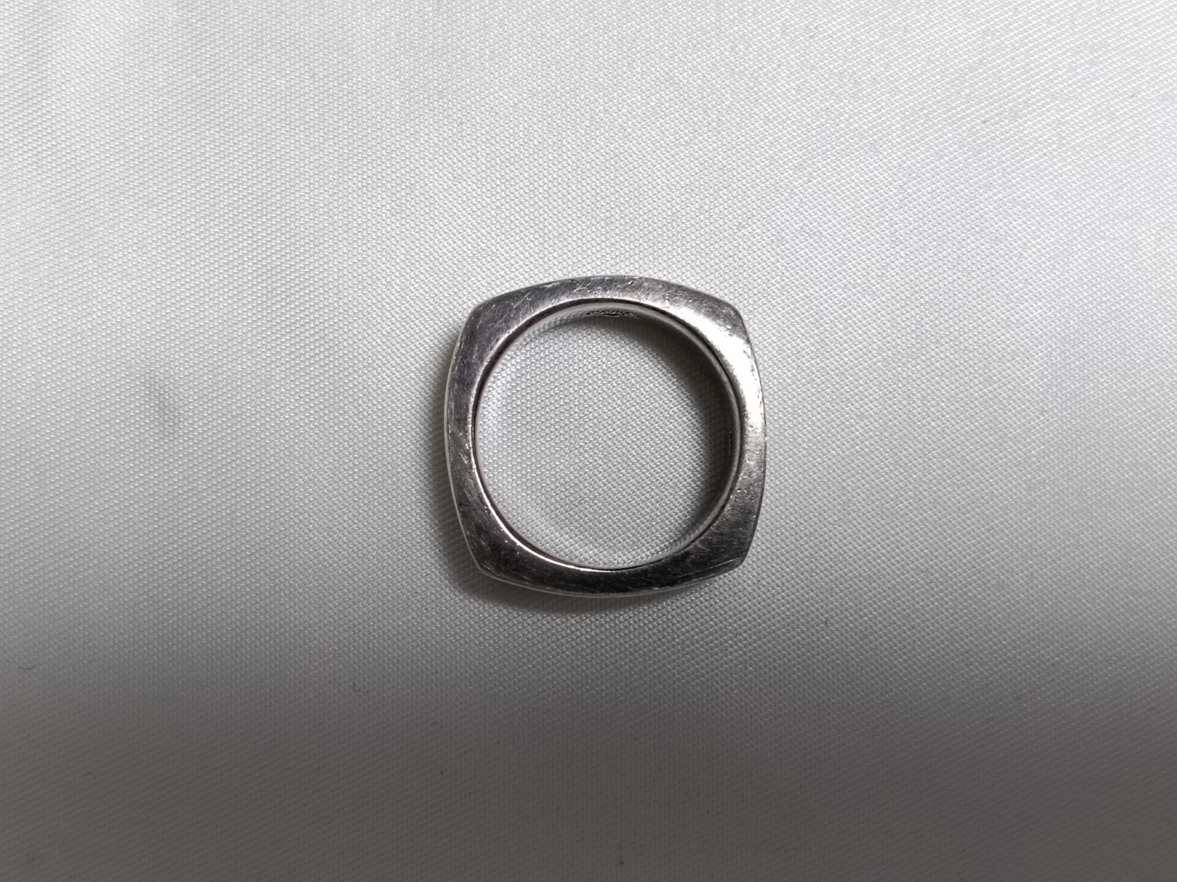 B.G Square Gloved Ring — view 3