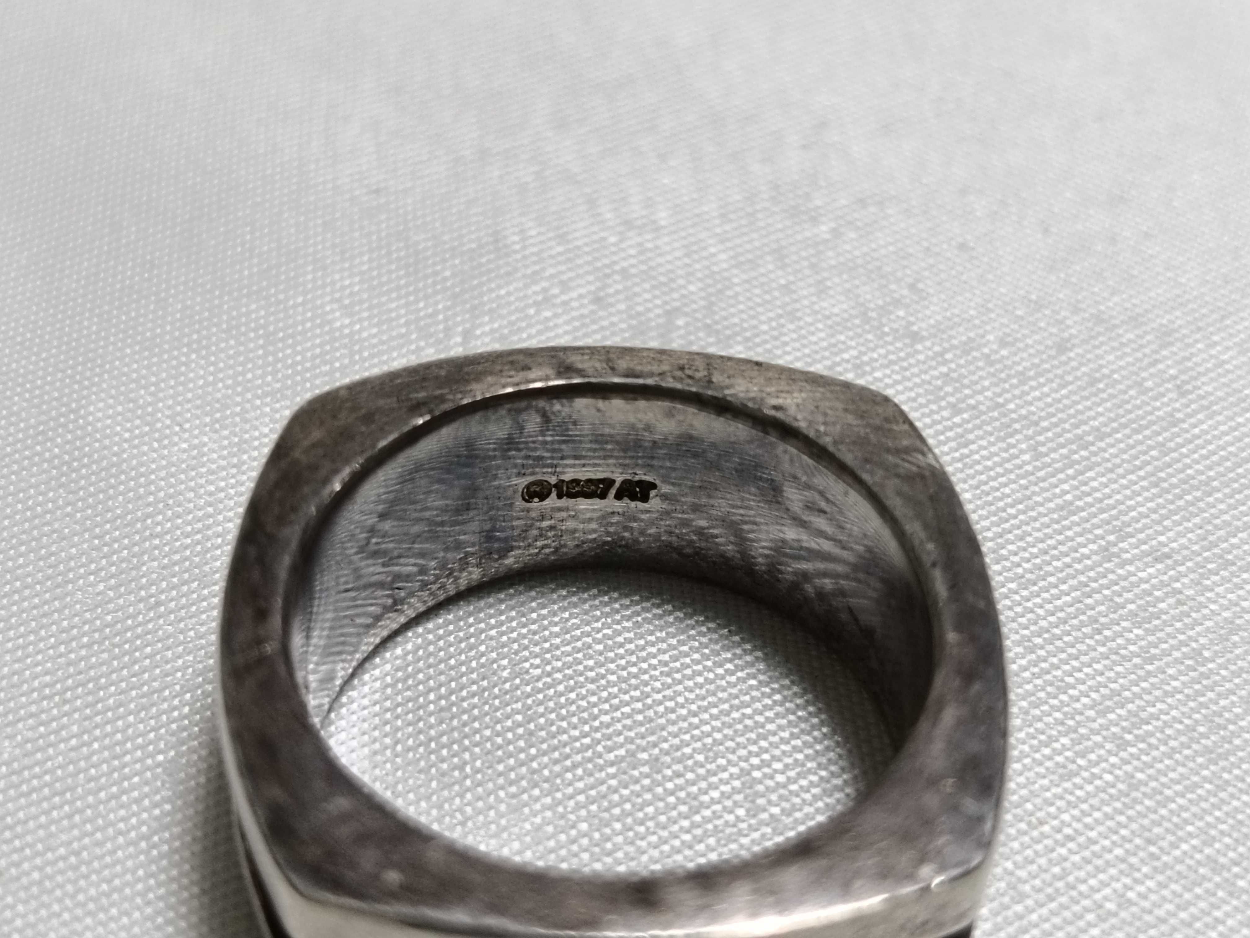 B.G Square Gloved Ring — view 5