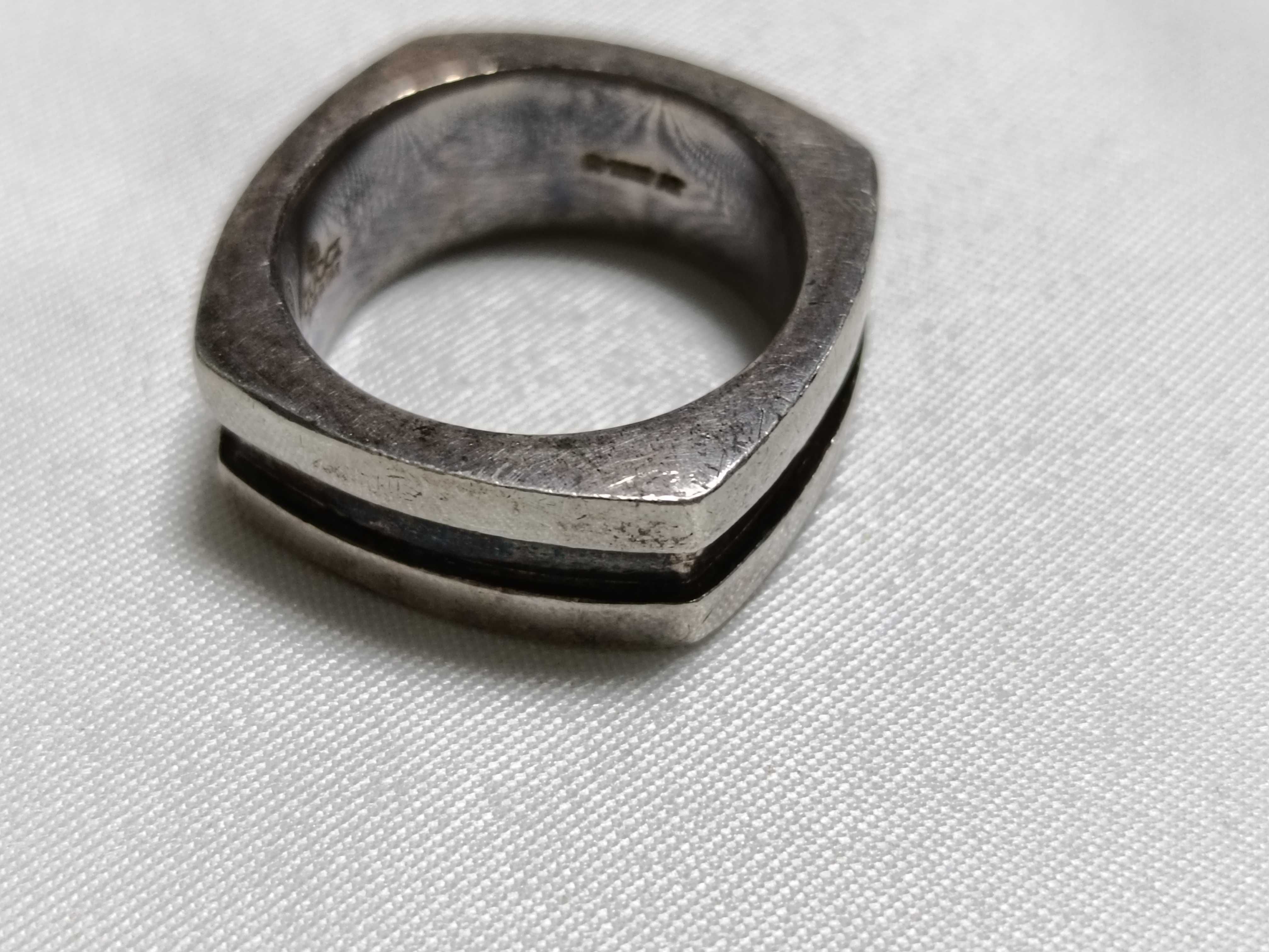 B.G Square Gloved Ring — view 6
