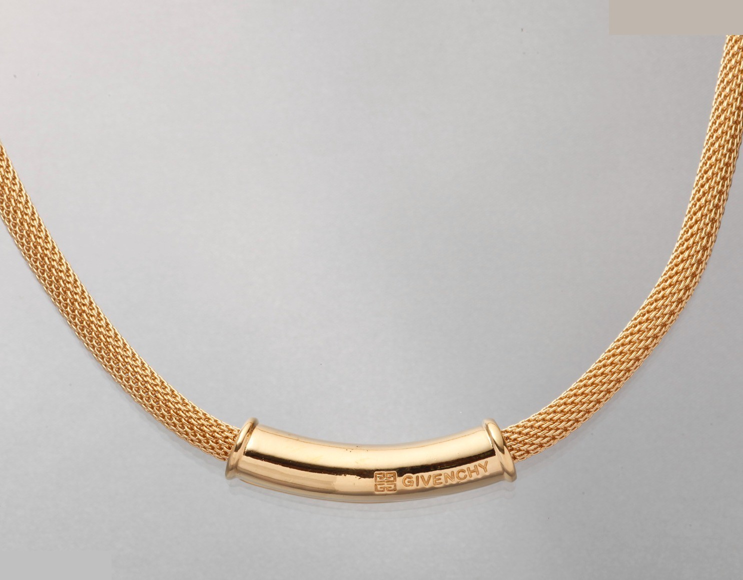 Other lines: Precious metal necklaces and pendants, total length approximately 47 cm. — view 2