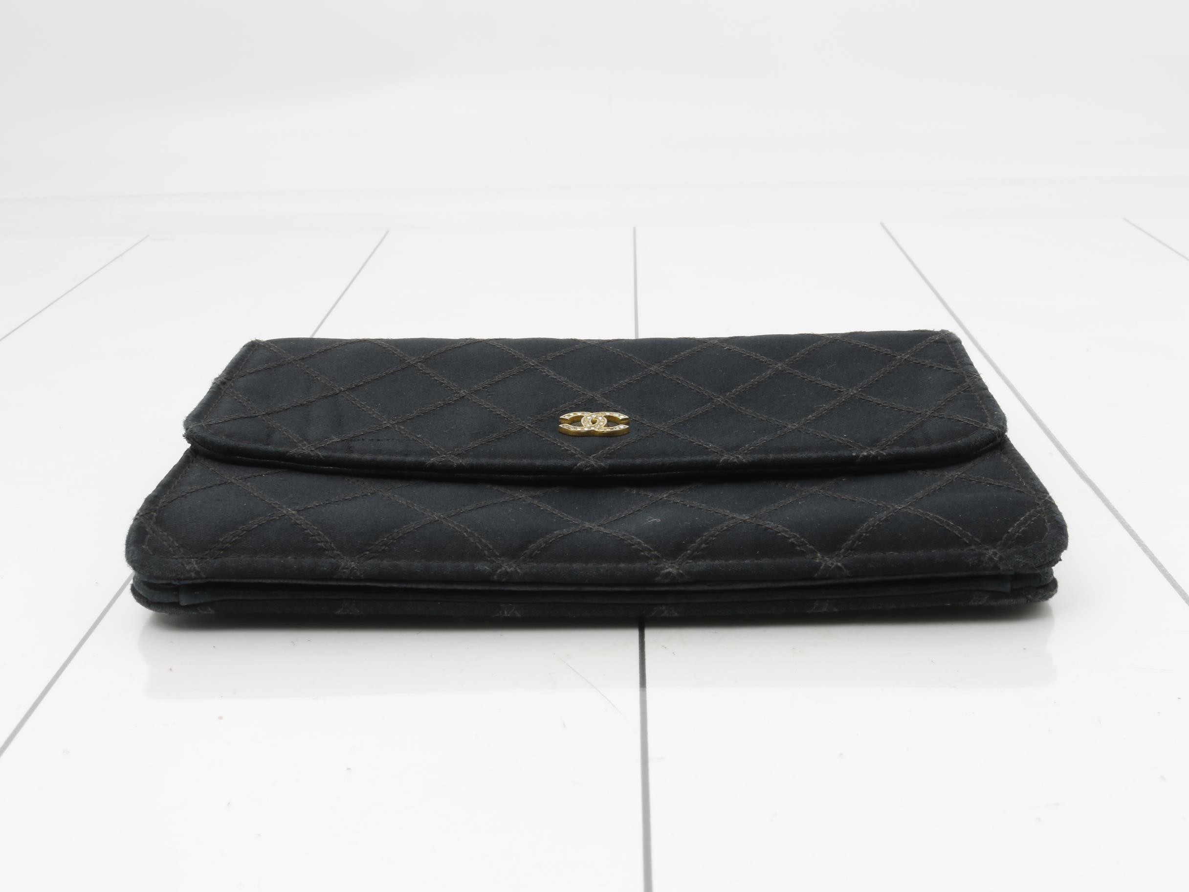 Bicolore satin Coco Mark pouch — view 3